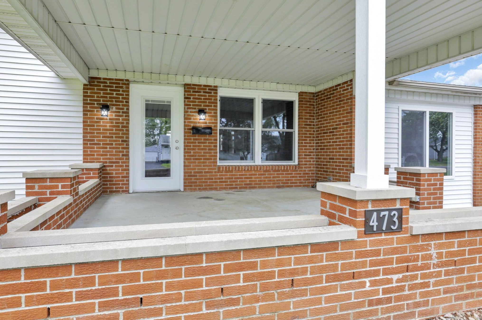 473 Smith Rd, Columbus OH 43228-1143 exterior