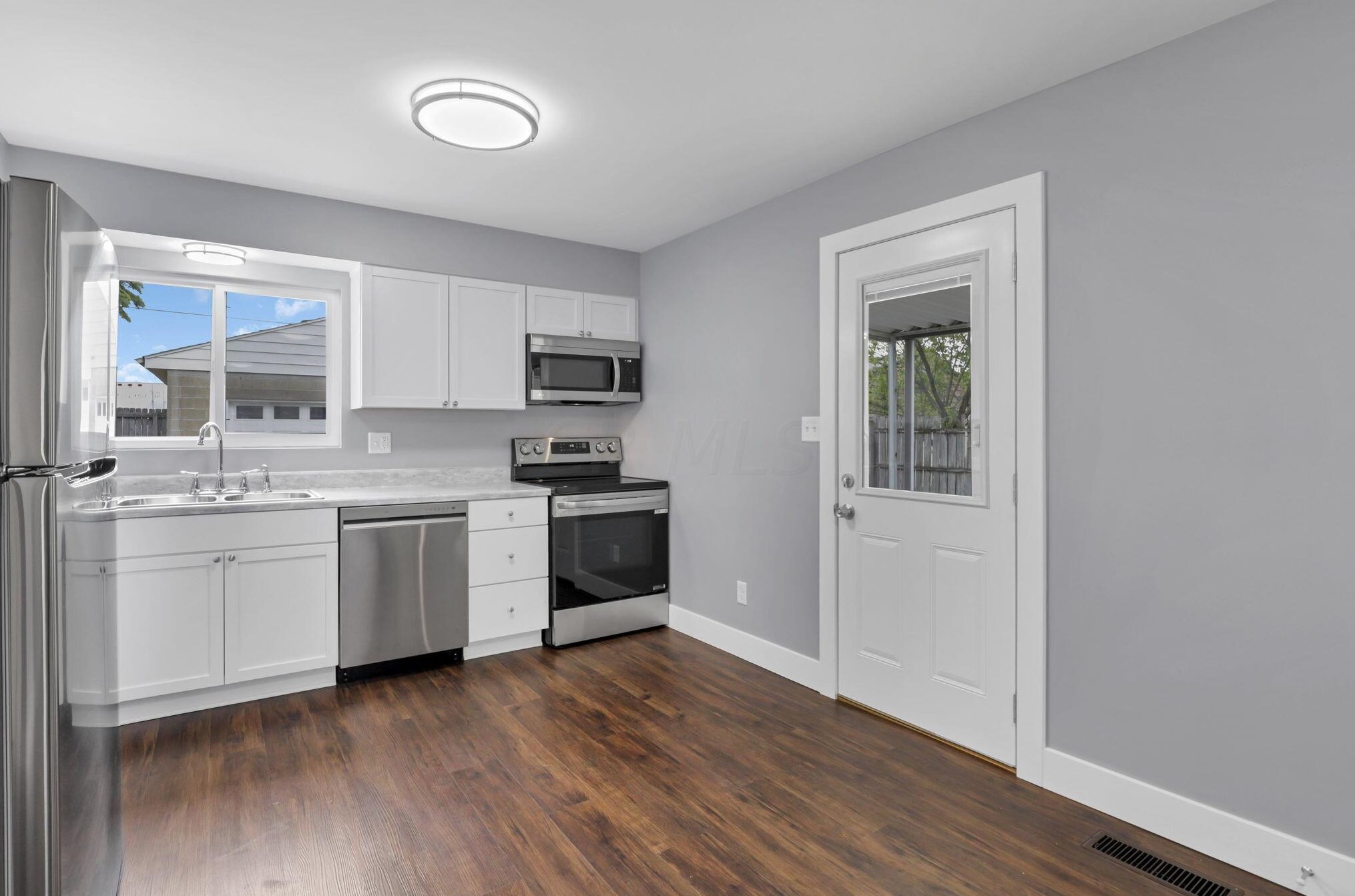 473 Smith Rd, Columbus OH 43228-1143 exterior