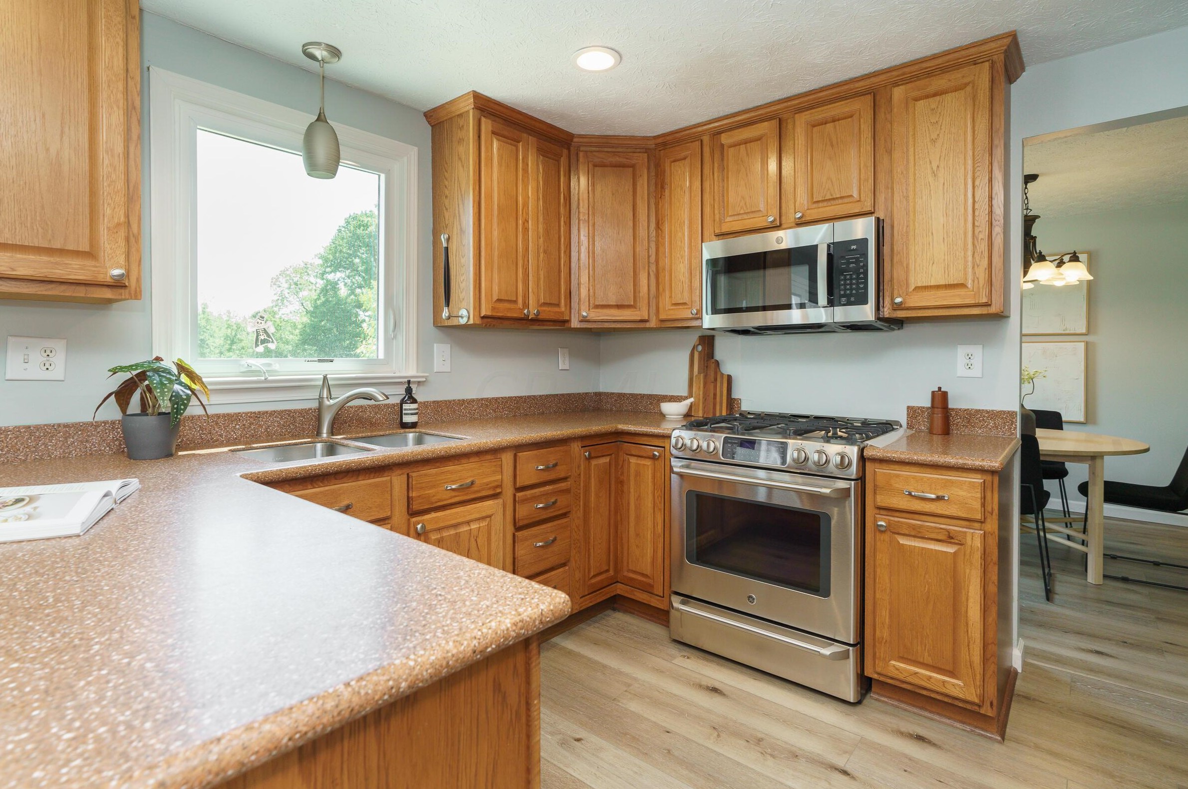 746 Ridenour Rd, Columbus OH 43230-1654 exterior