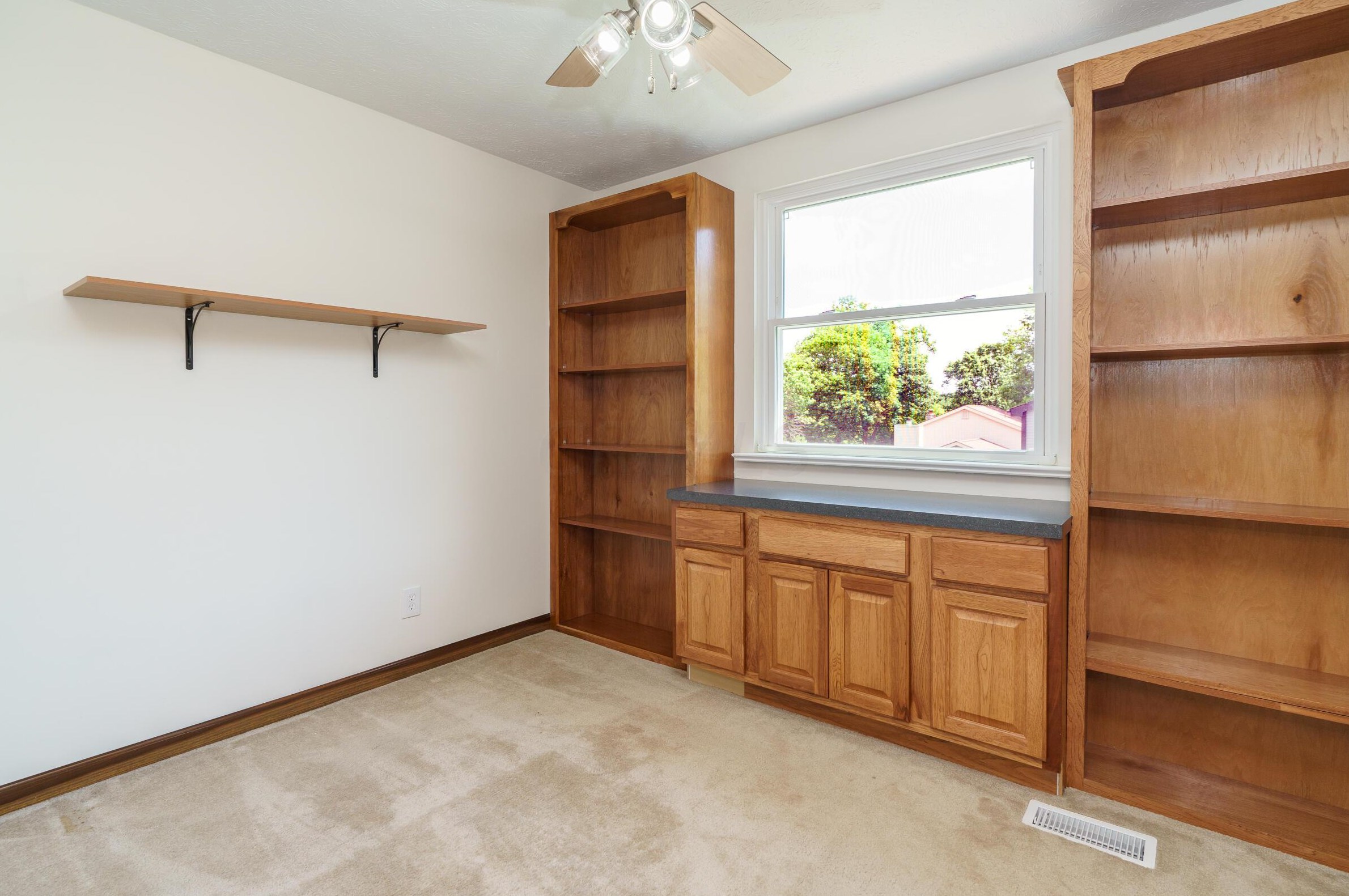 746 Ridenour Rd, Columbus OH 43230-1654 exterior