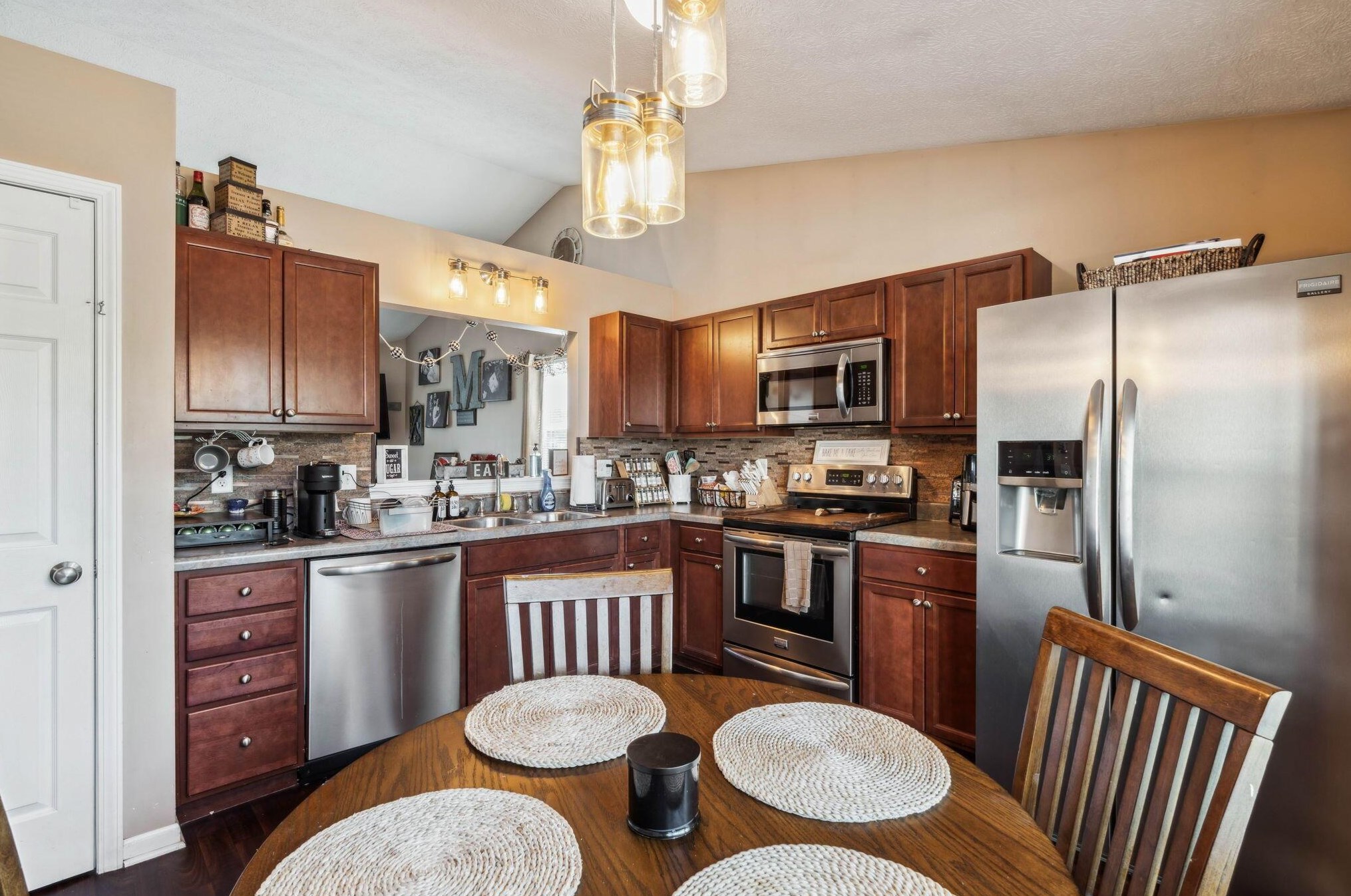 8142 Creekstone Ln, Blacklick OH  43004-8141 exterior