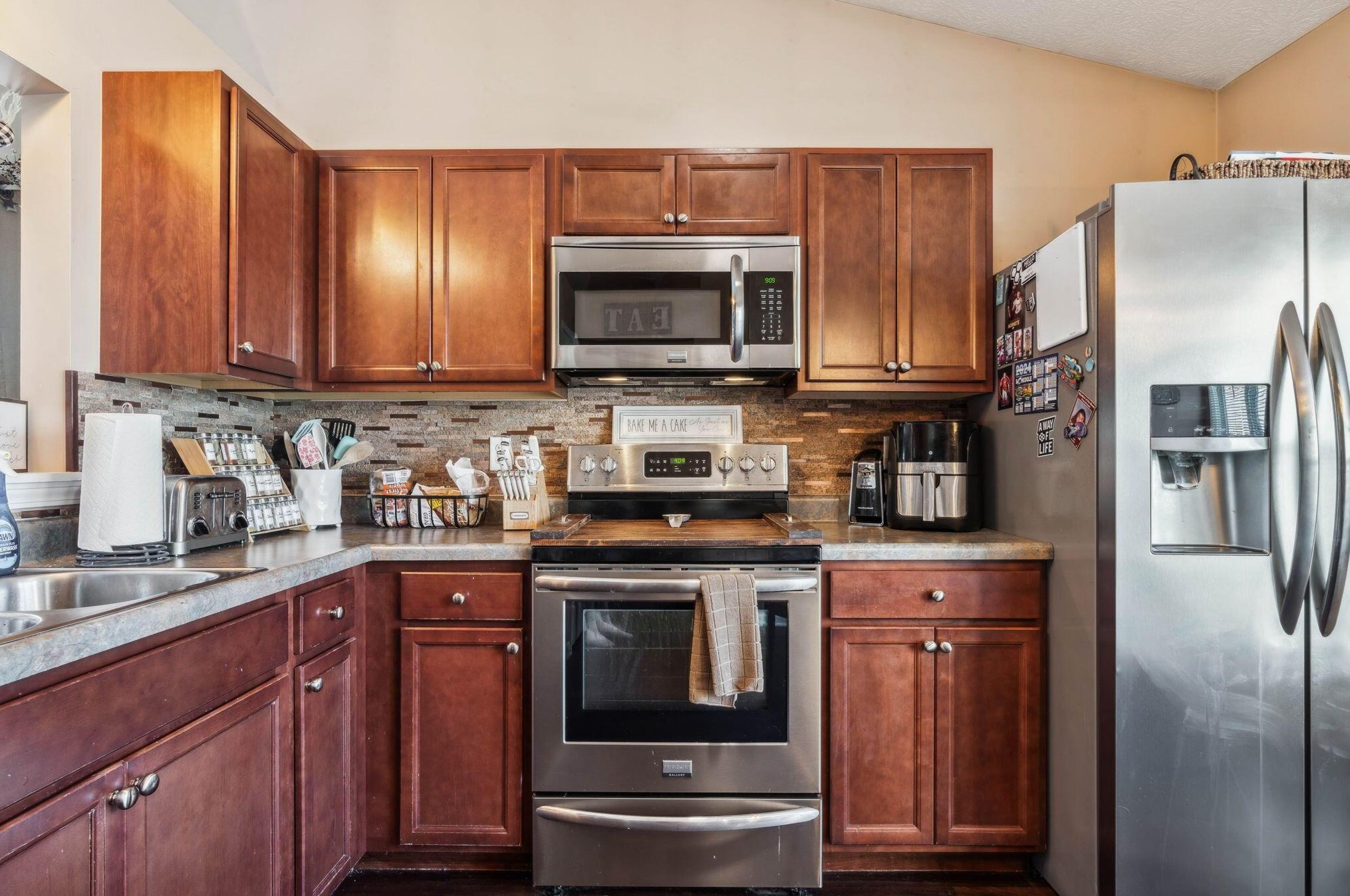 8142 Creekstone Ln, Blacklick OH  43004-8141 exterior