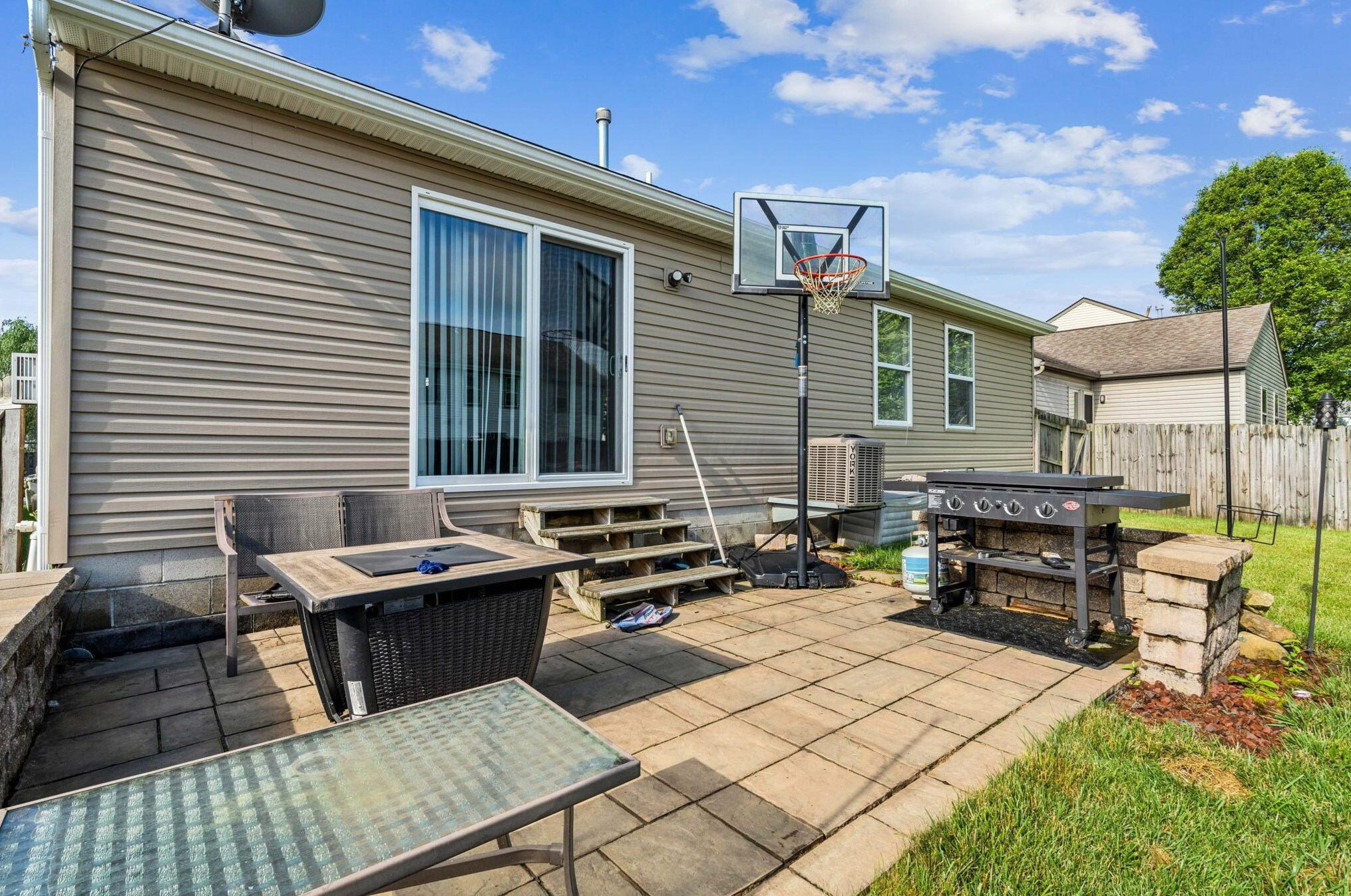 8142 Creekstone Ln, Blacklick OH  43004-8141 exterior