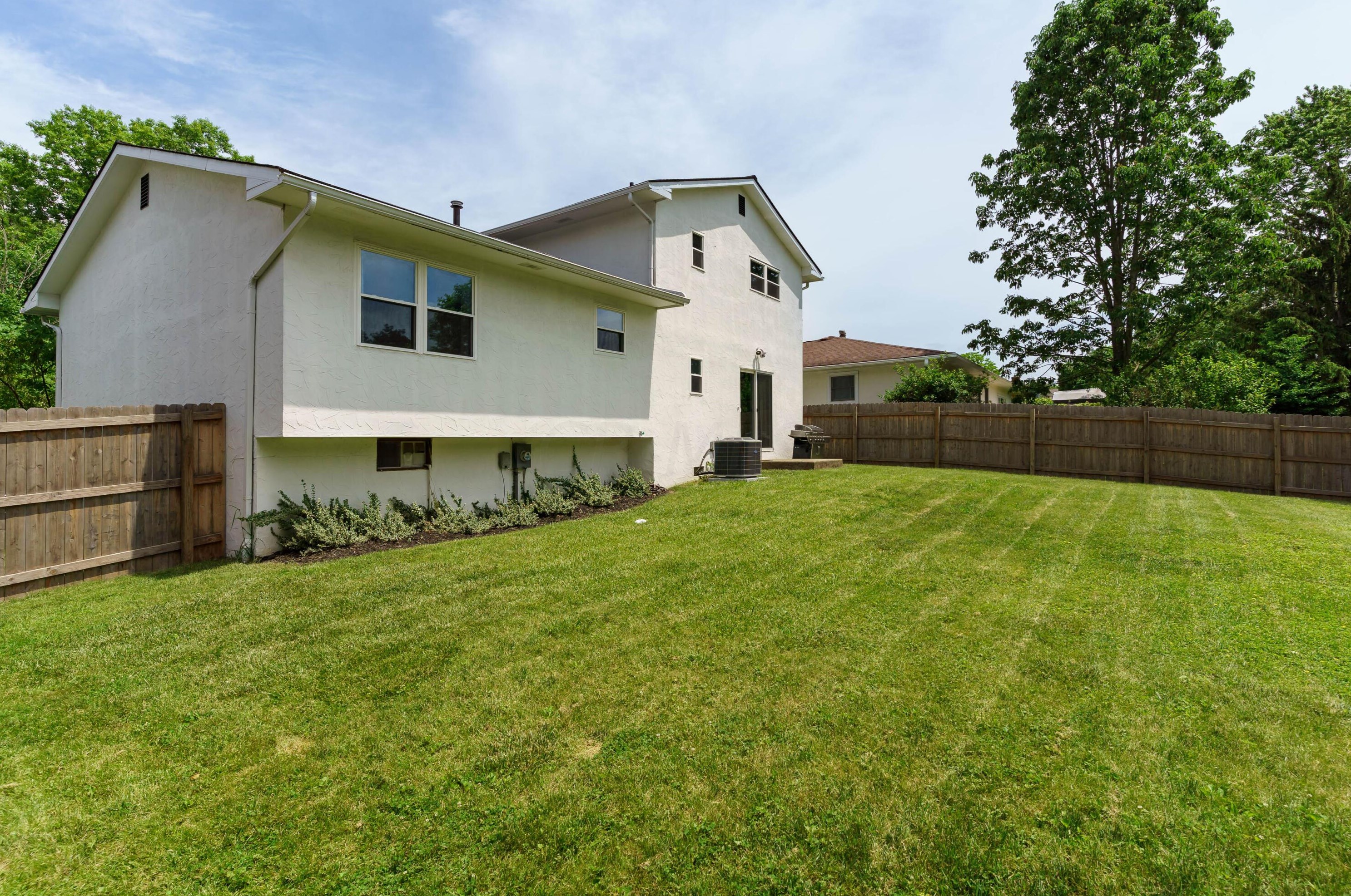 1773 Staffordshire Rd, Columbus OH 43229-2141 exterior