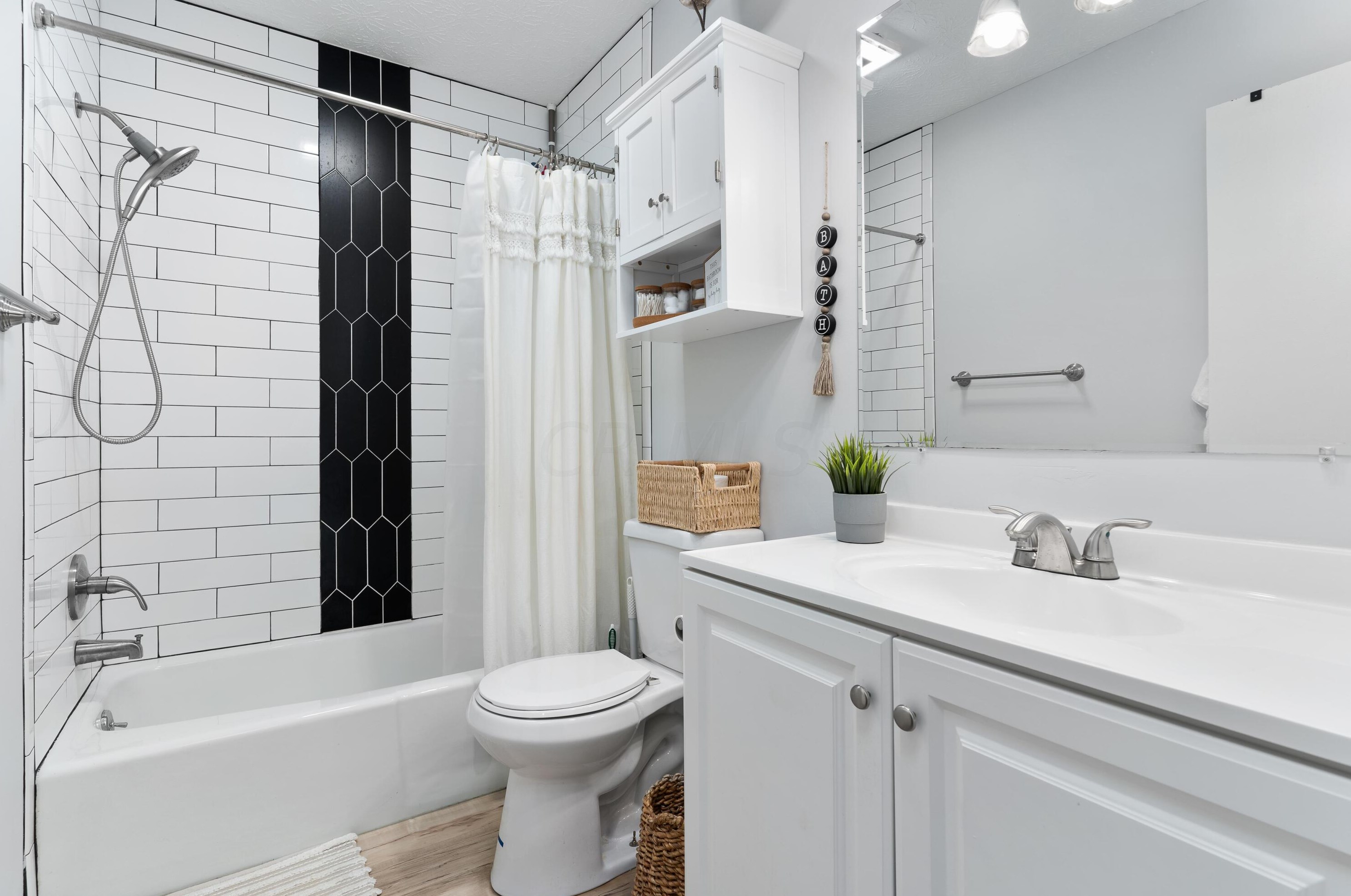 1773 Staffordshire Rd, Columbus OH 43229-2141 exterior