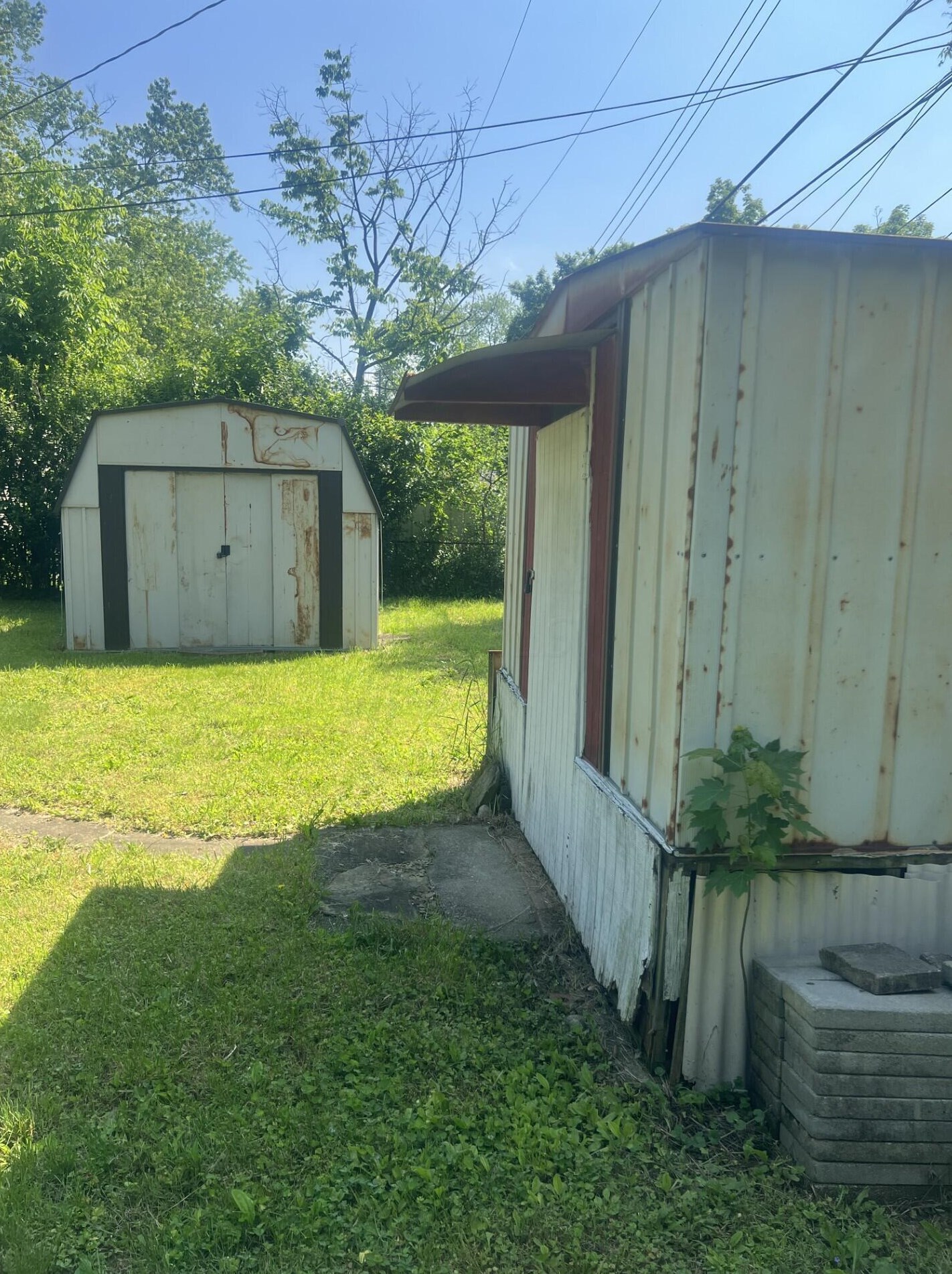 3352 Latonia Rd, Columbus OH 43232-6350 exterior