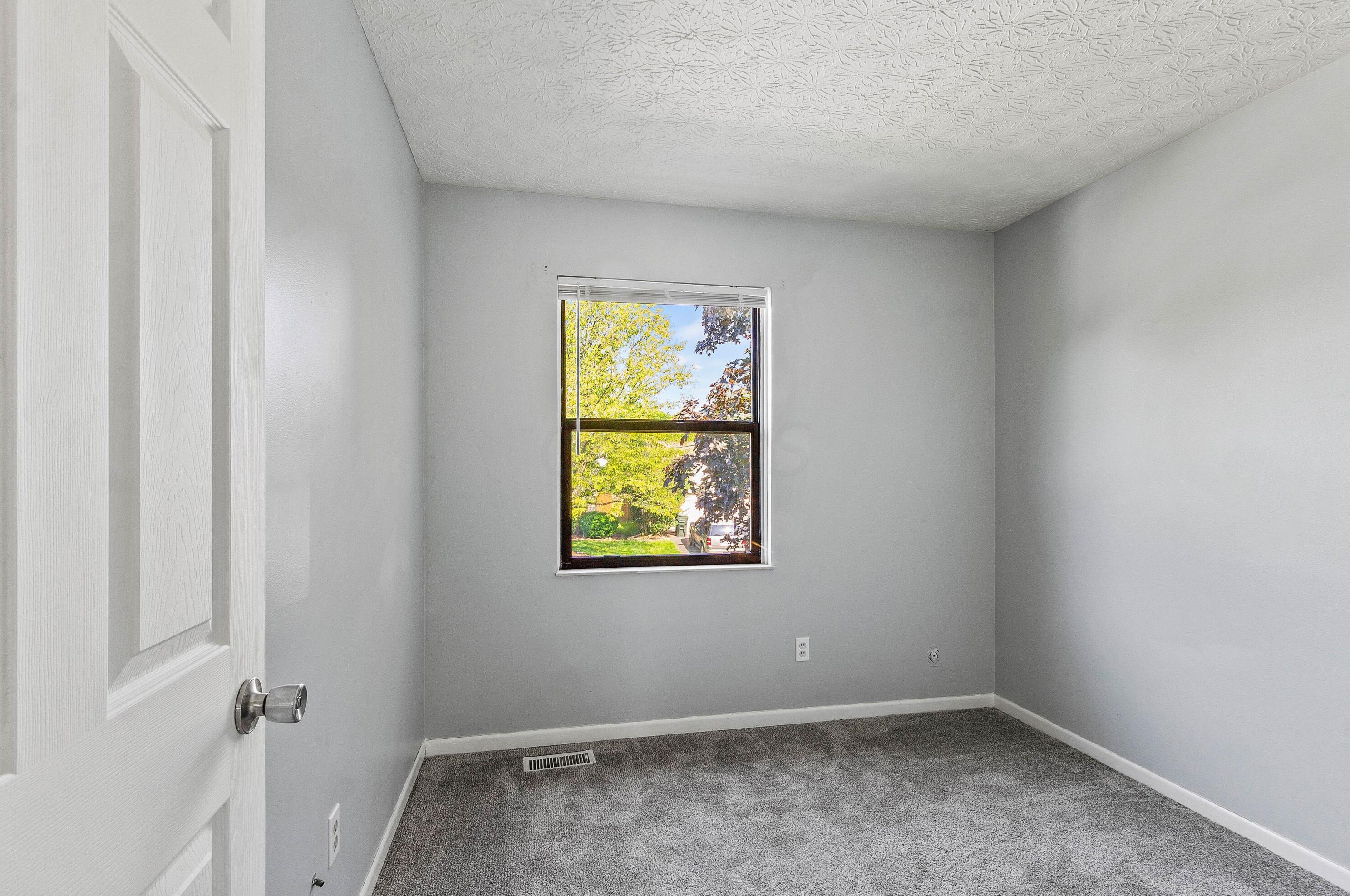 3467 Frenchpark Dr, Columbus OH 43231-7323 exterior