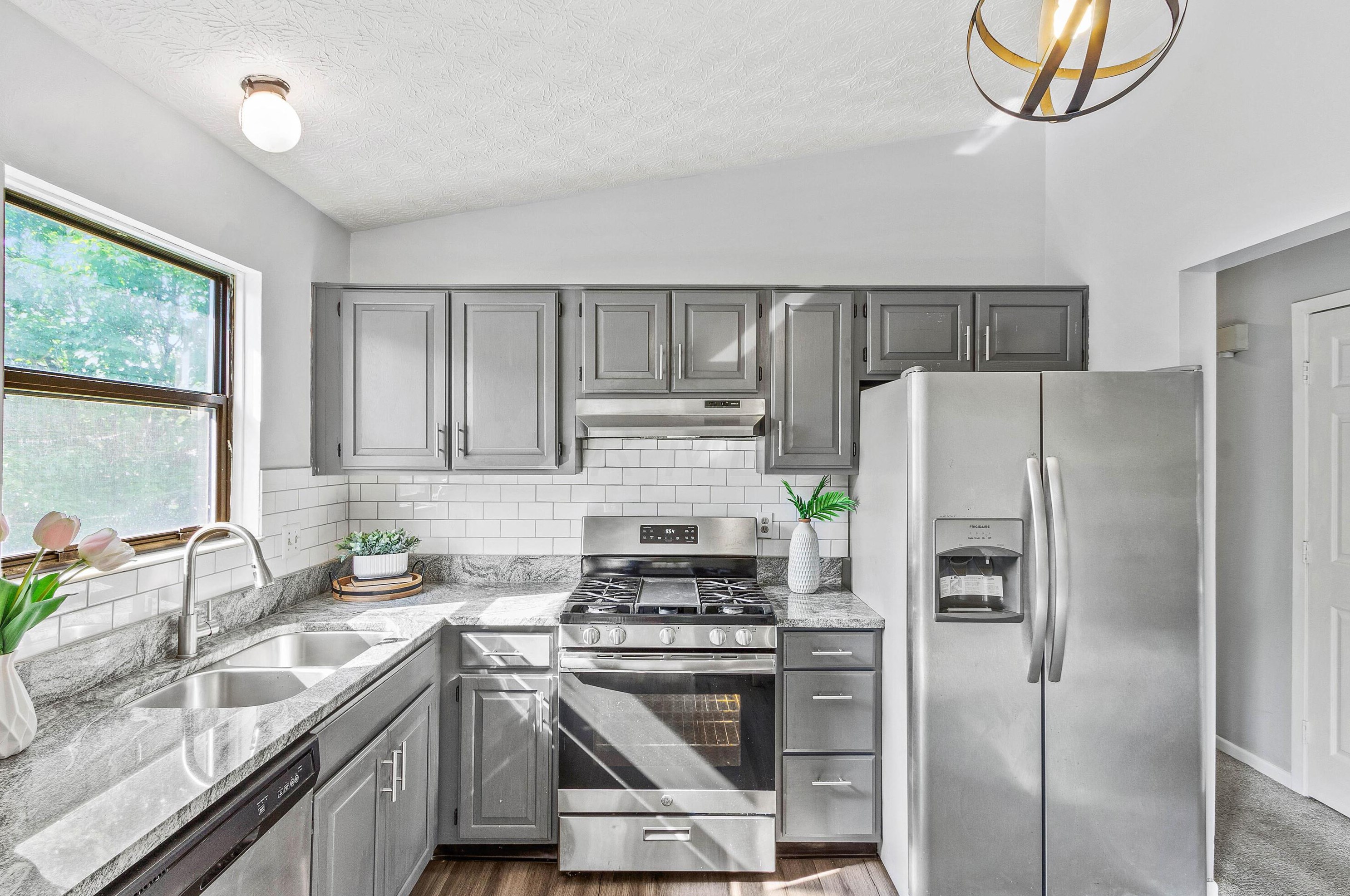 3467 Frenchpark Dr, Columbus OH 43231-7323 exterior