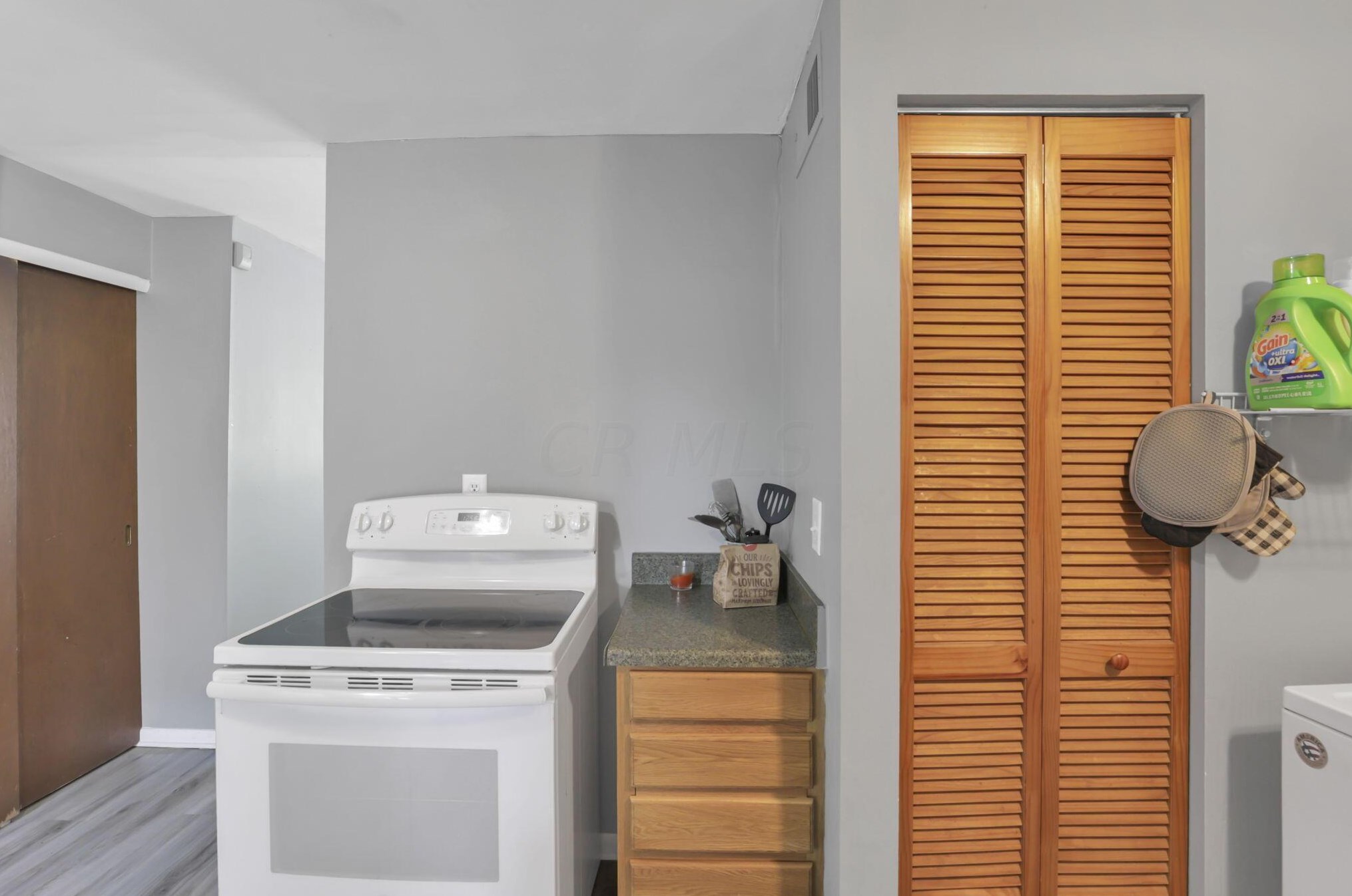 251 Napoleon Ave, Columbus OH 43213-4229 exterior