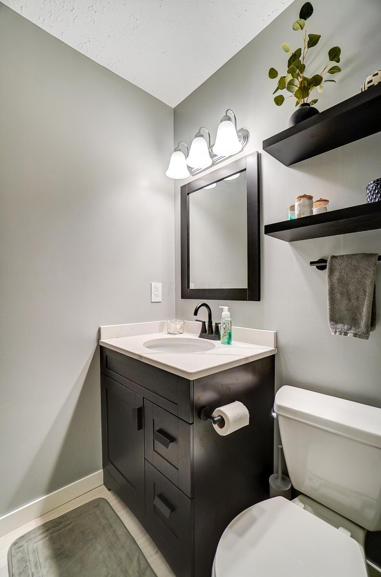 6011 Wexford Park Dr, Columbus OH  43228-9258 exterior