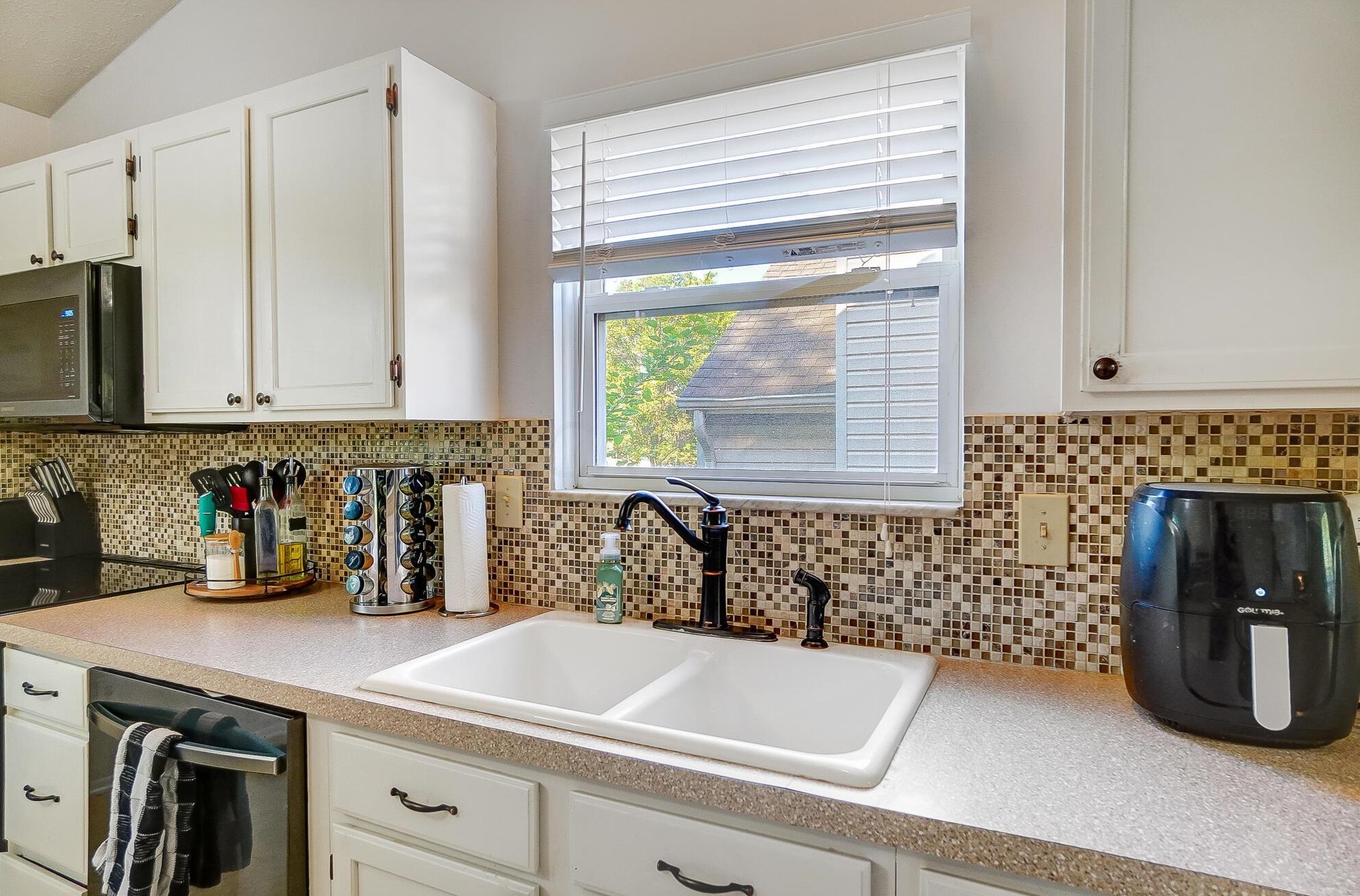 6011 Wexford Park Dr, Columbus OH  43228-9258 exterior