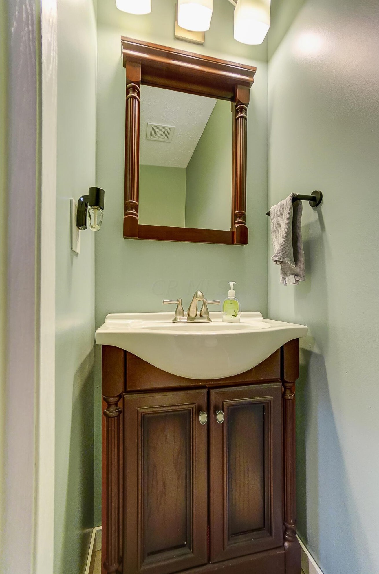 6011 Wexford Park Dr, Columbus OH  43228-9258 exterior