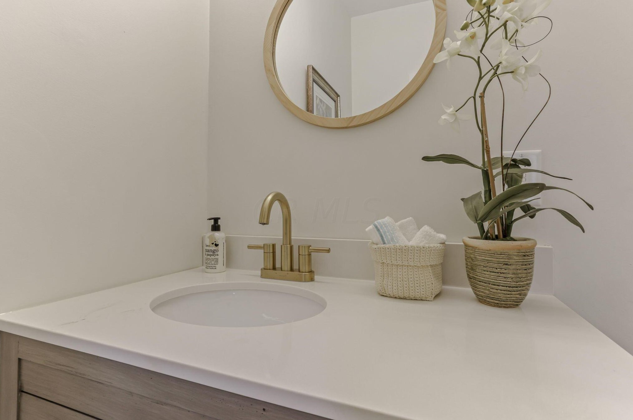 653 Gilbert St, Columbus OH 43205-2632 exterior