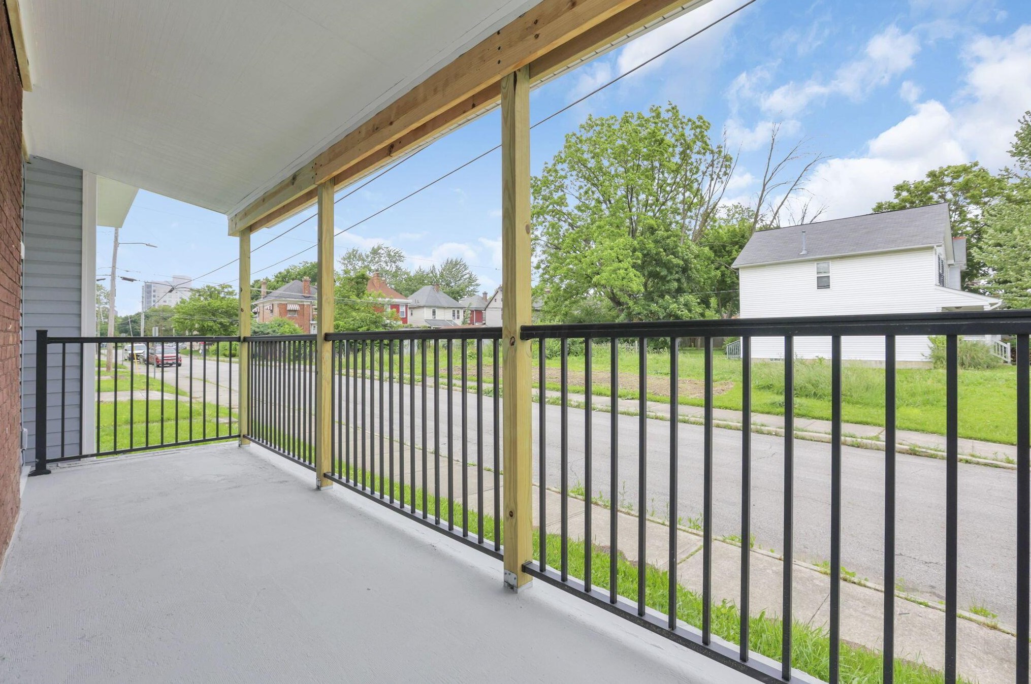 653 Gilbert St, Columbus OH 43205-2632 exterior