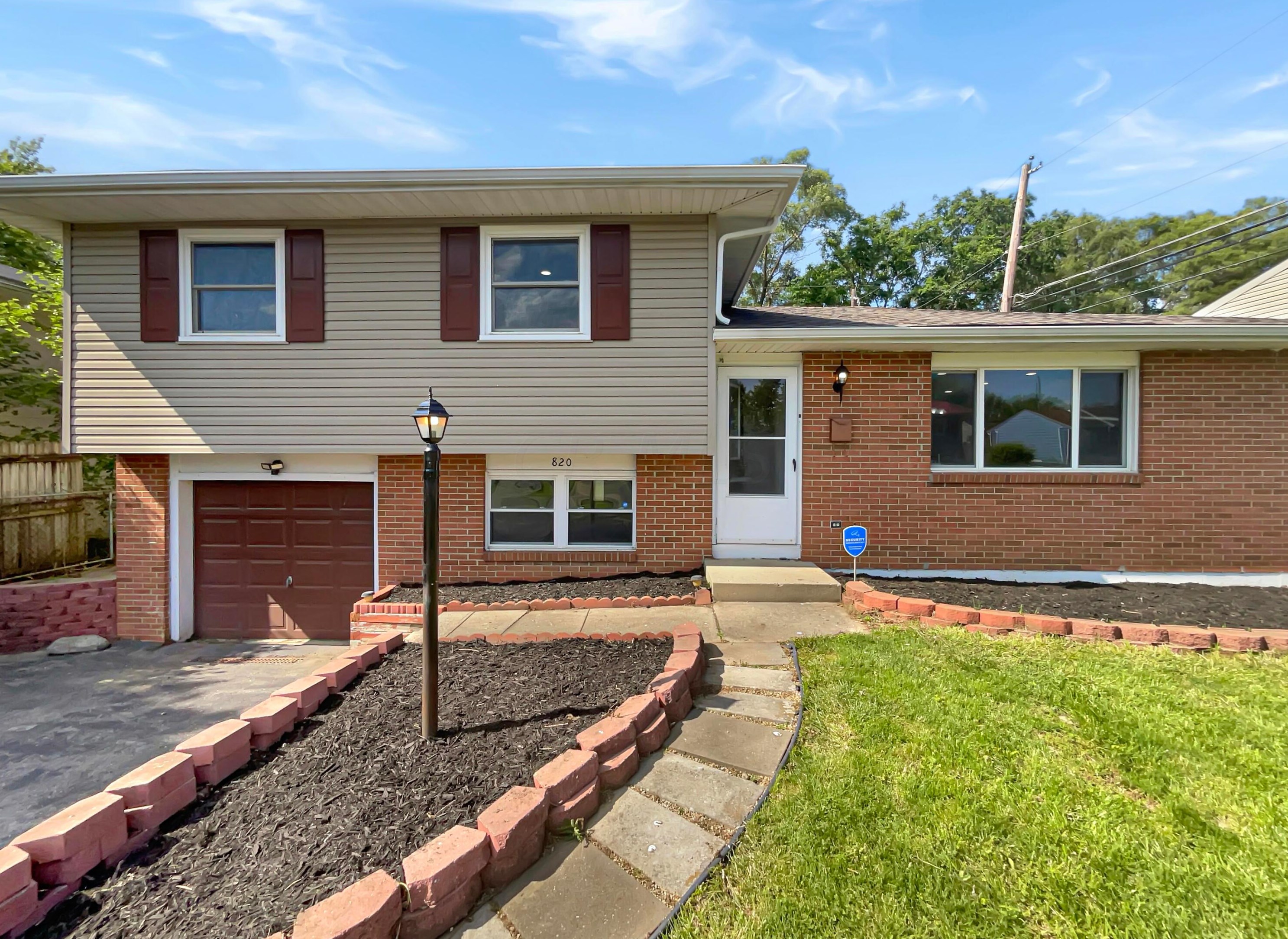 820 Allison Dr, Columbus OH 43207-4247 exterior