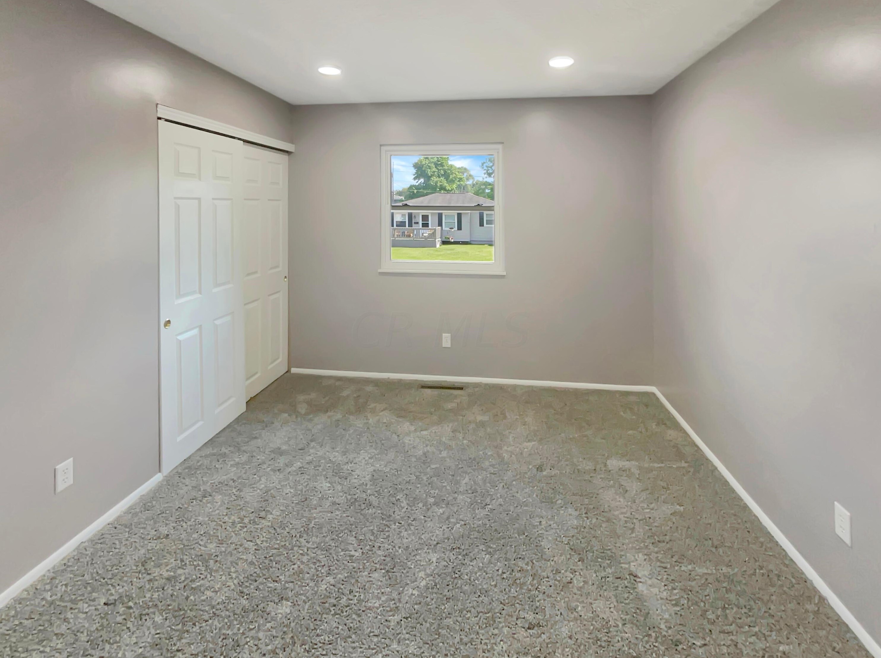 820 Allison Dr, Columbus OH 43207-4247 exterior