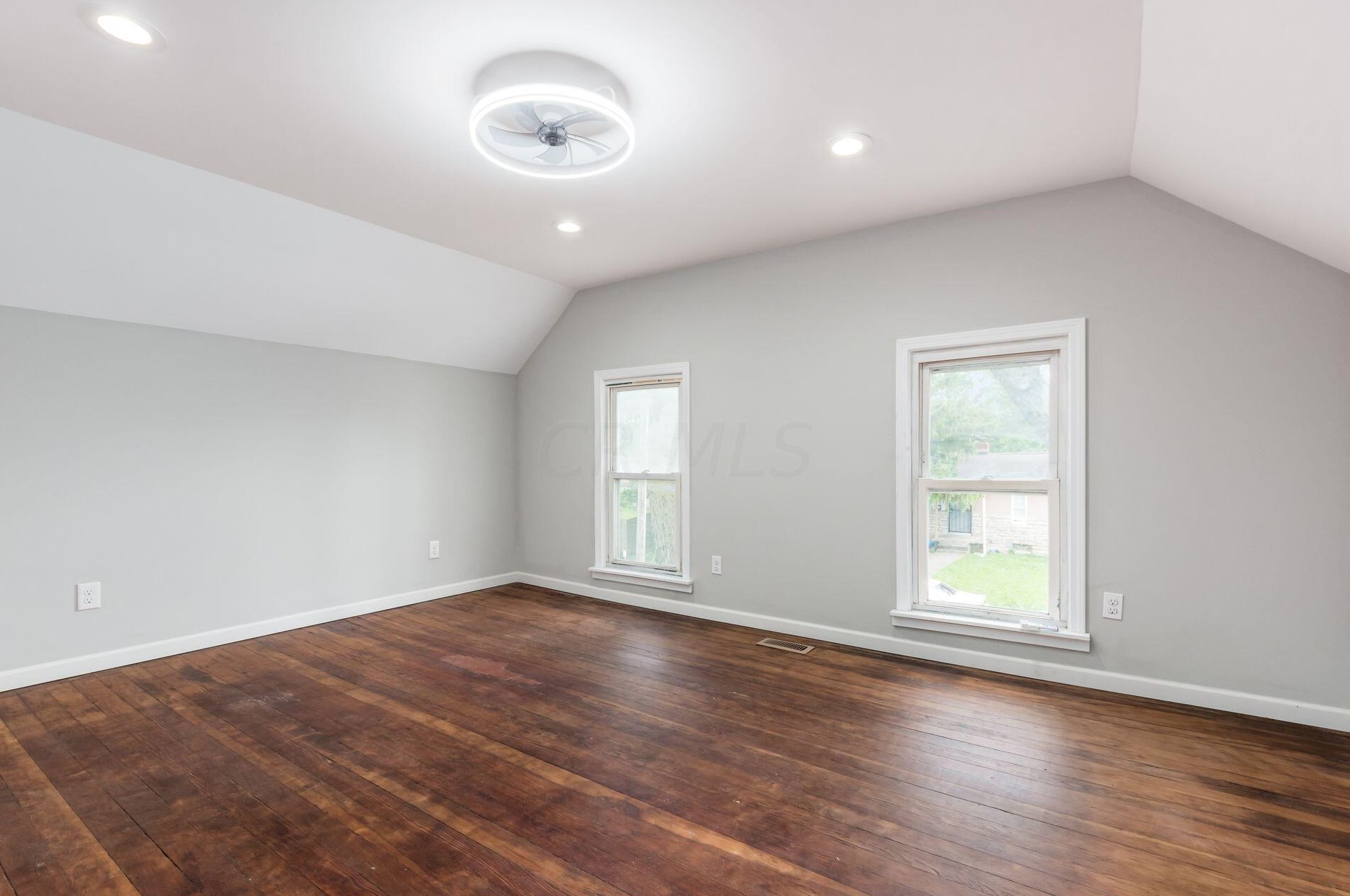 1058 Leona Ave, Columbus OH 43201-3036 exterior