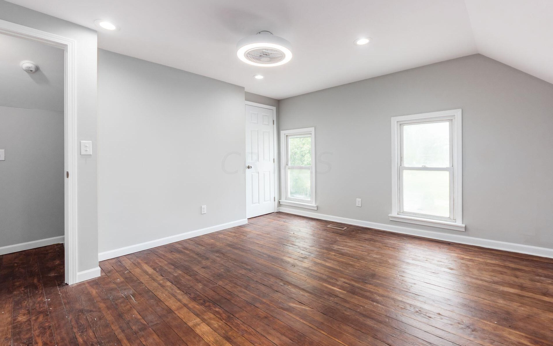 1058 Leona Ave, Columbus OH 43201-3036 exterior