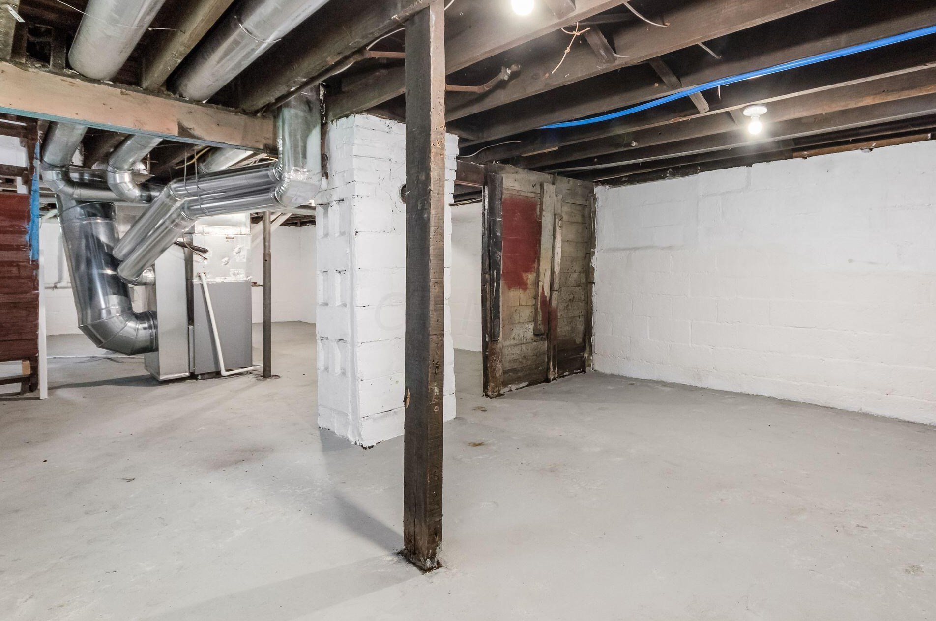 1058 Leona Ave, Columbus OH 43201-3036 exterior