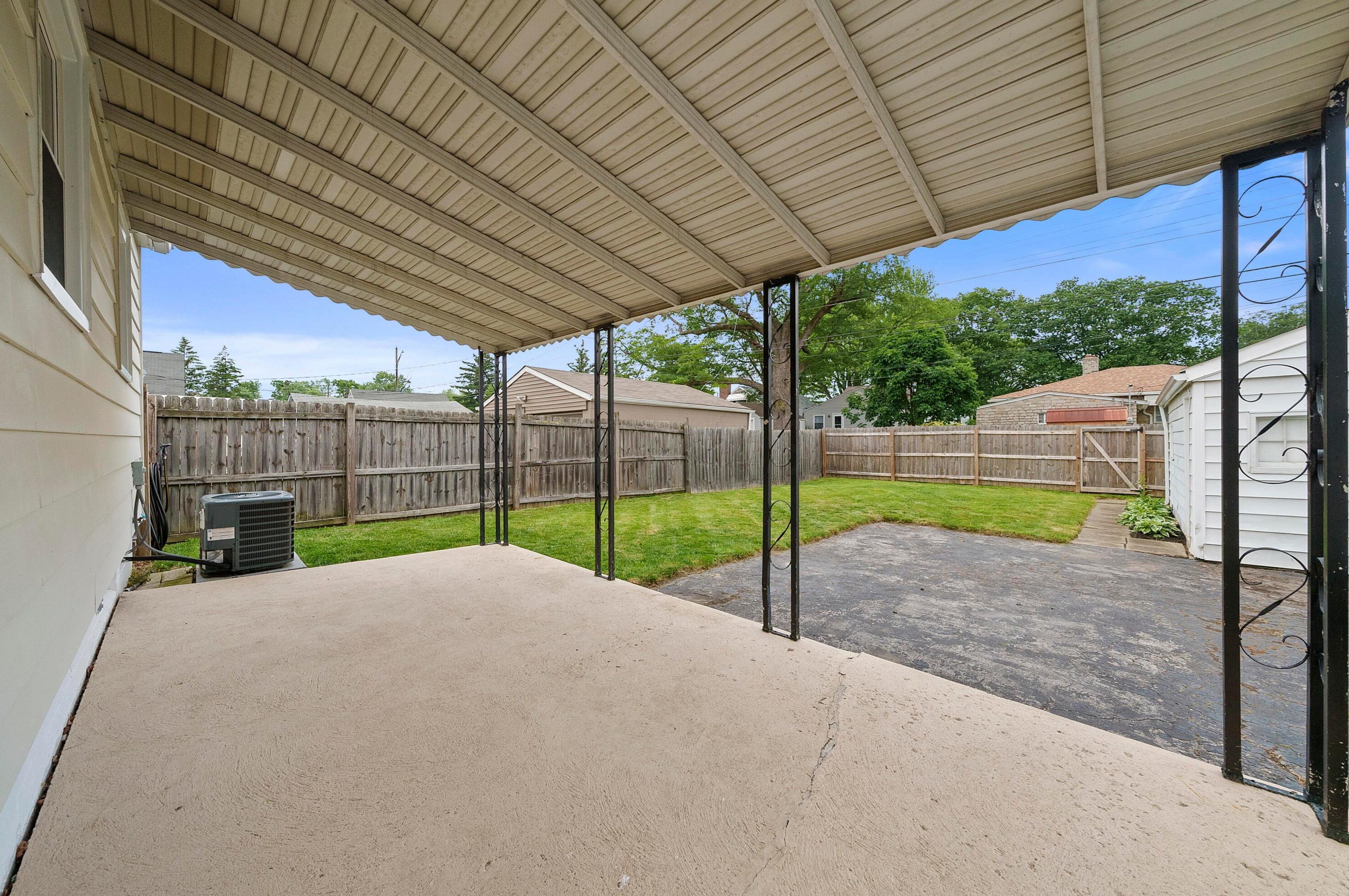 388 Derrer Rd, Columbus OH 43204-1129 exterior