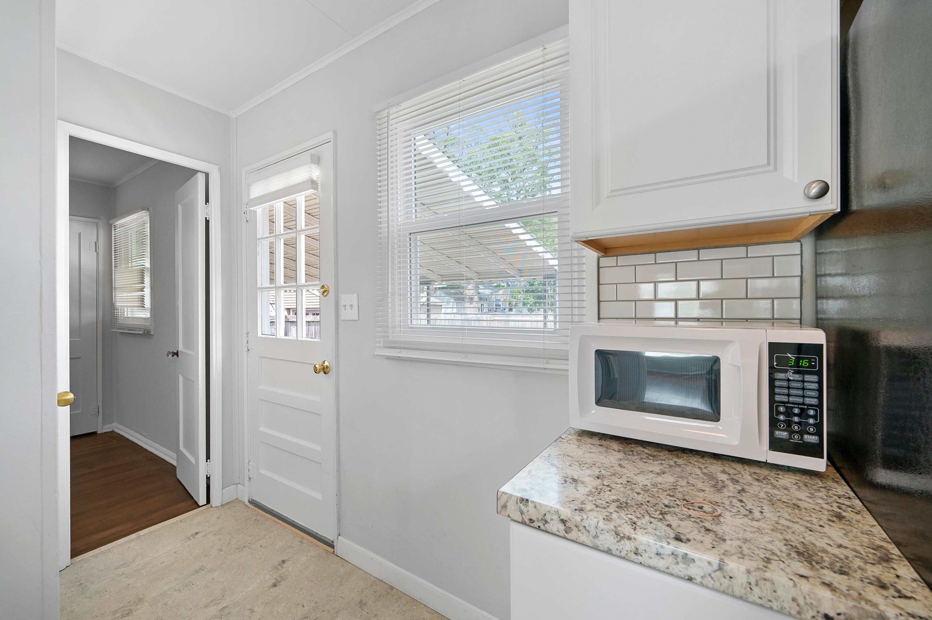 388 Derrer Rd, Columbus OH 43204-1129 exterior