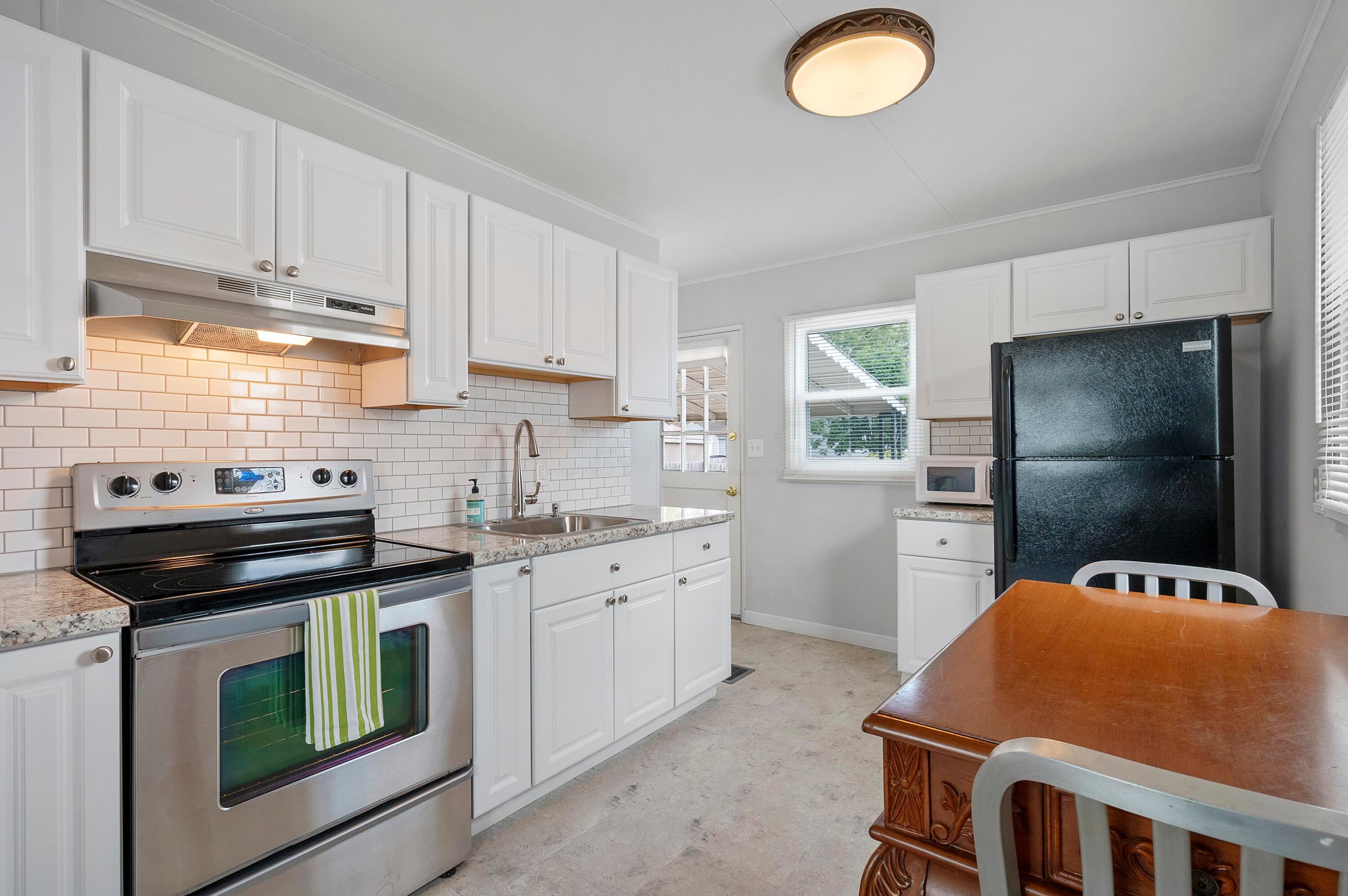 388 Derrer Rd, Columbus OH 43204-1129 exterior