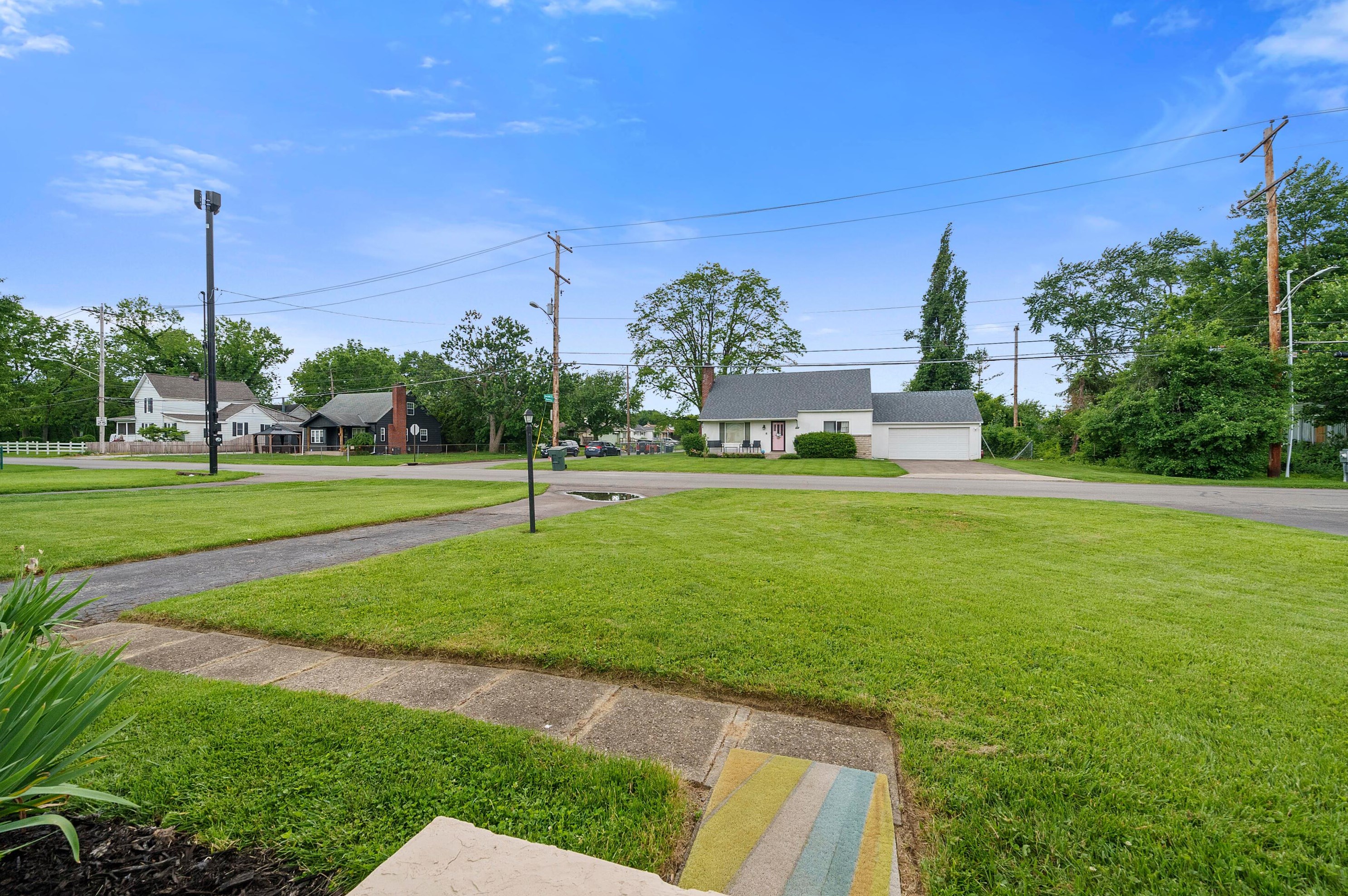 388 Derrer Rd, Columbus OH 43204-1129 exterior