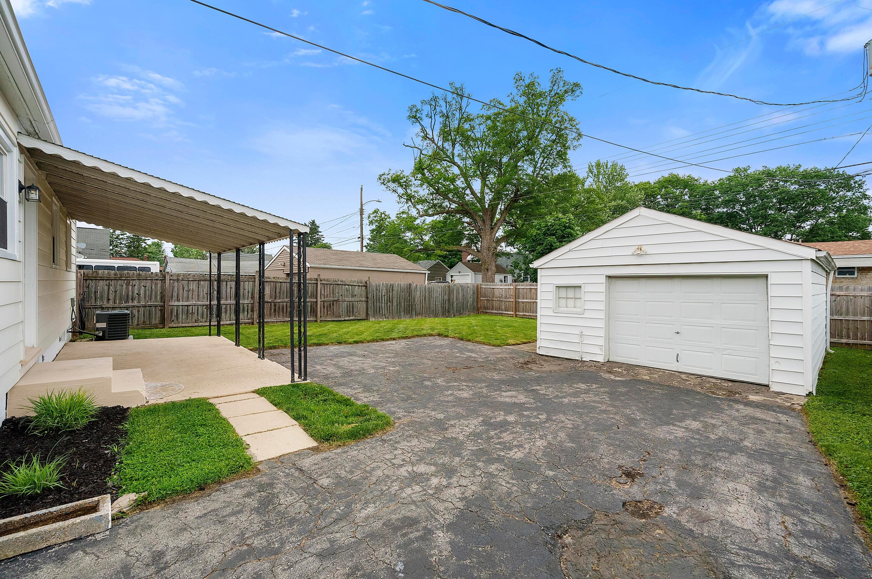 388 Derrer Rd, Columbus OH 43204-1129 exterior