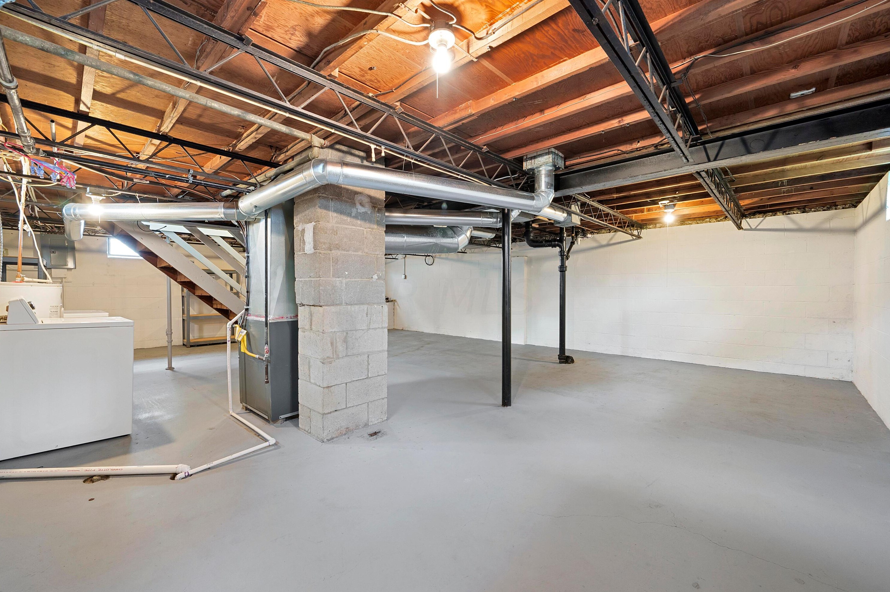 388 Derrer Rd, Columbus OH 43204-1129 exterior