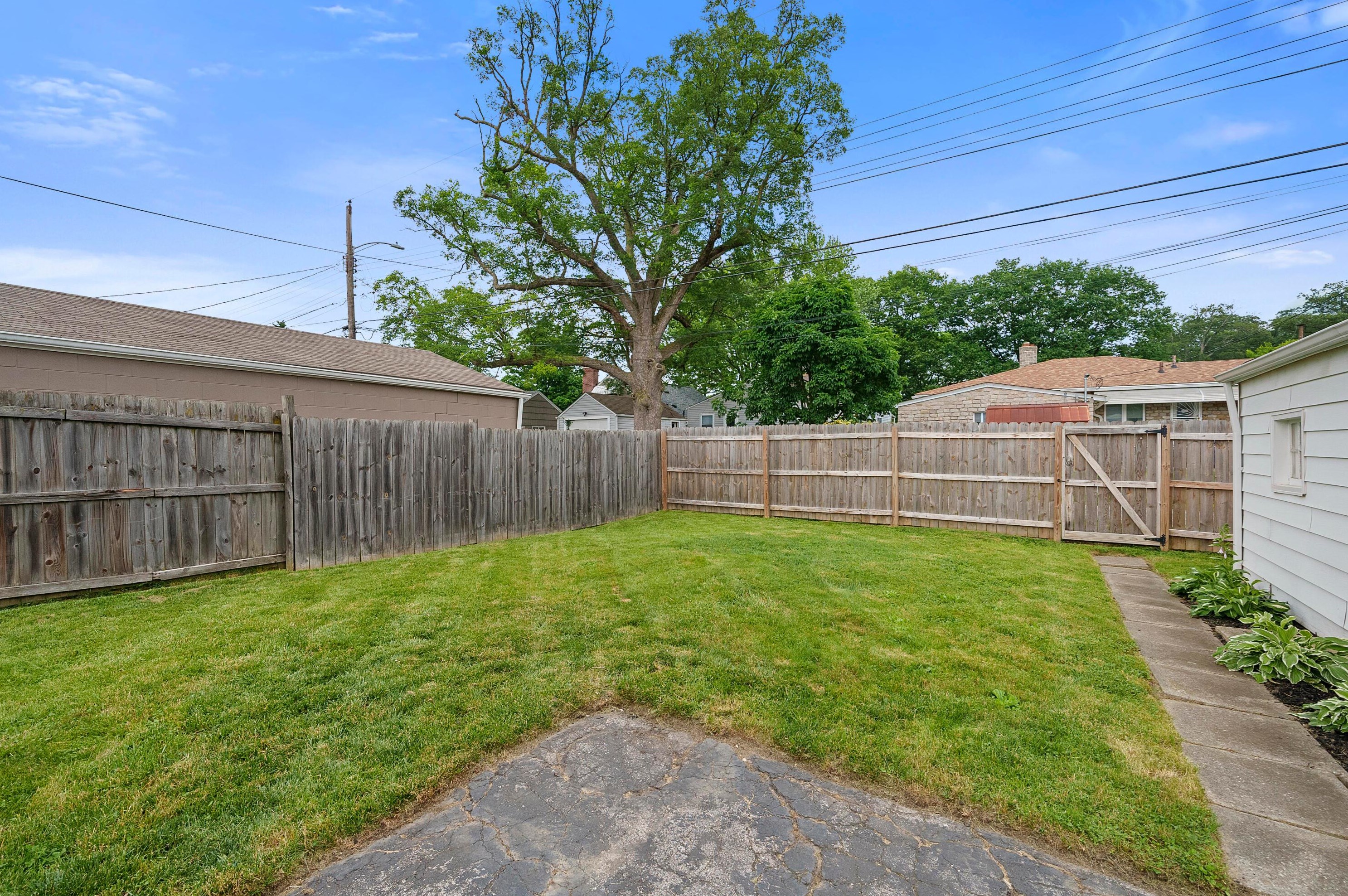 388 Derrer Rd, Columbus OH 43204-1129 exterior