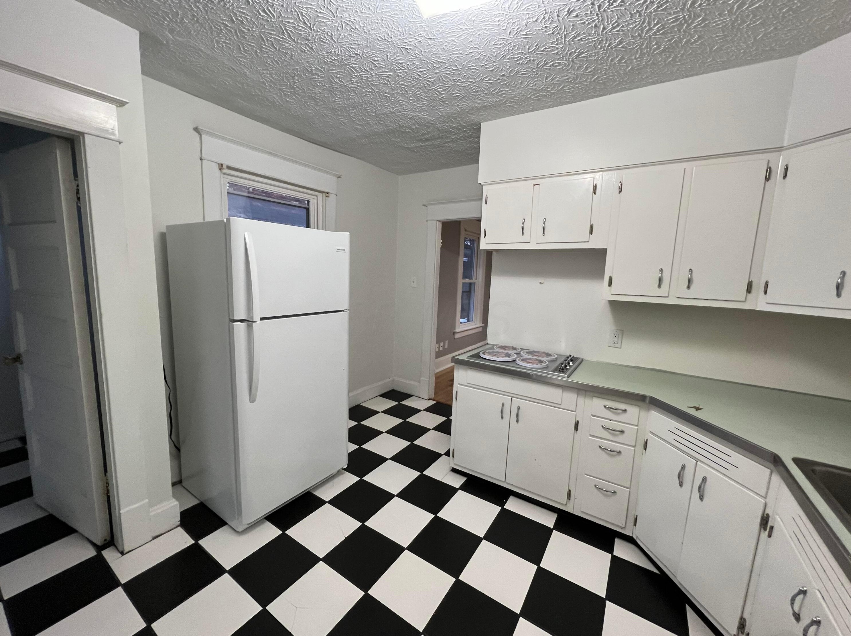 321 Wheeling St, Lancaster OH 43130-3852 exterior