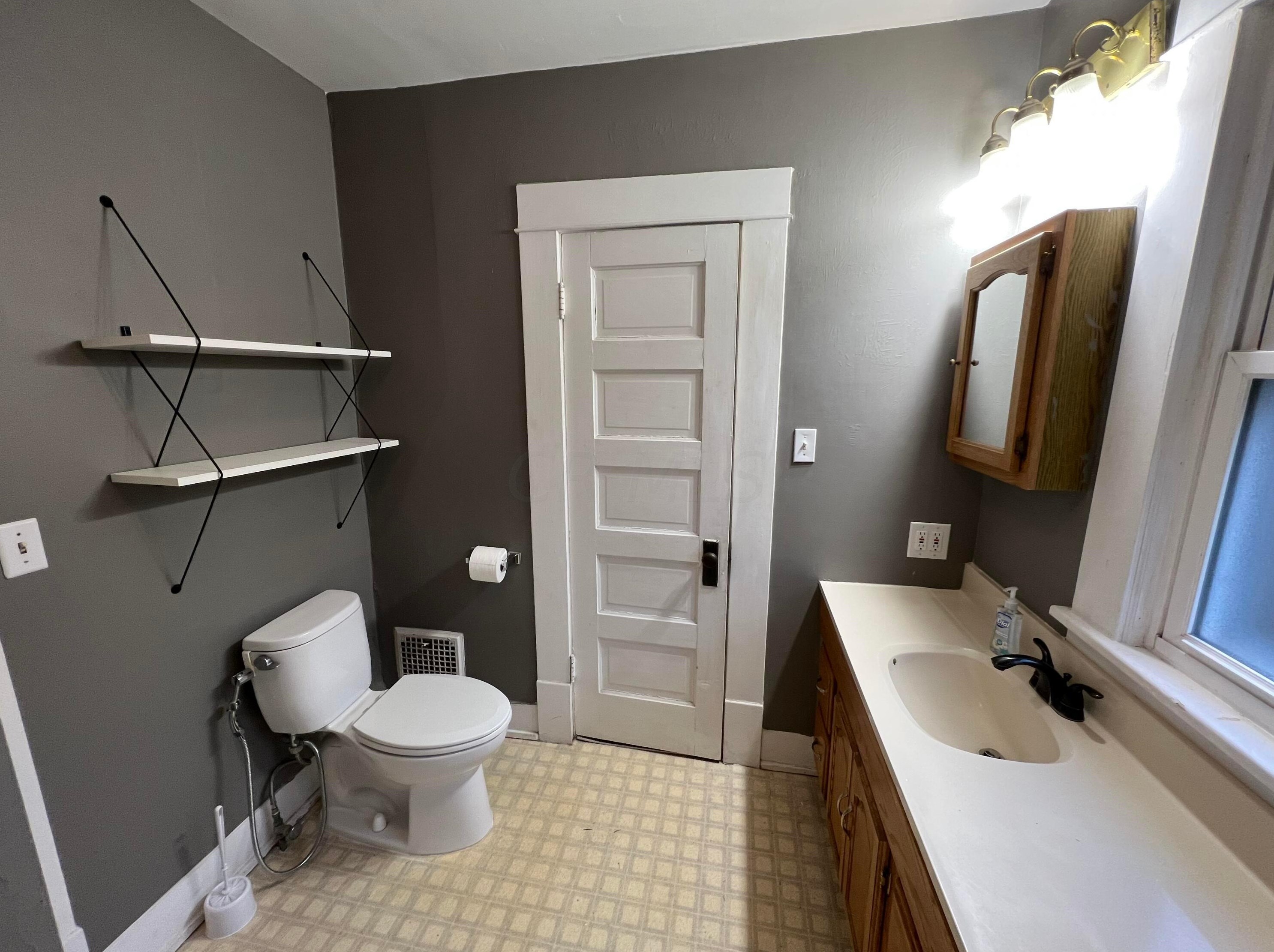 321 Wheeling St, Lancaster OH 43130-3852 exterior