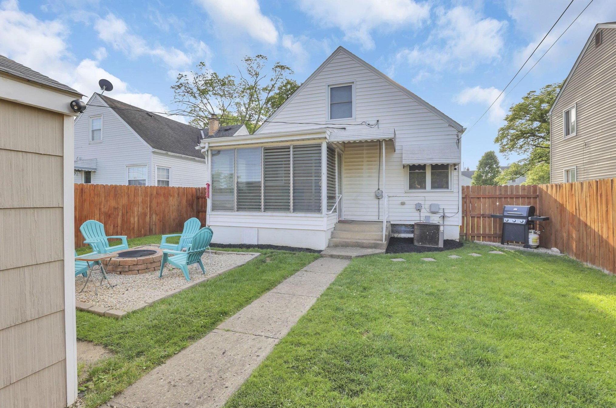 892 Wiltshire Rd, Columbus OH 43204-2341 exterior