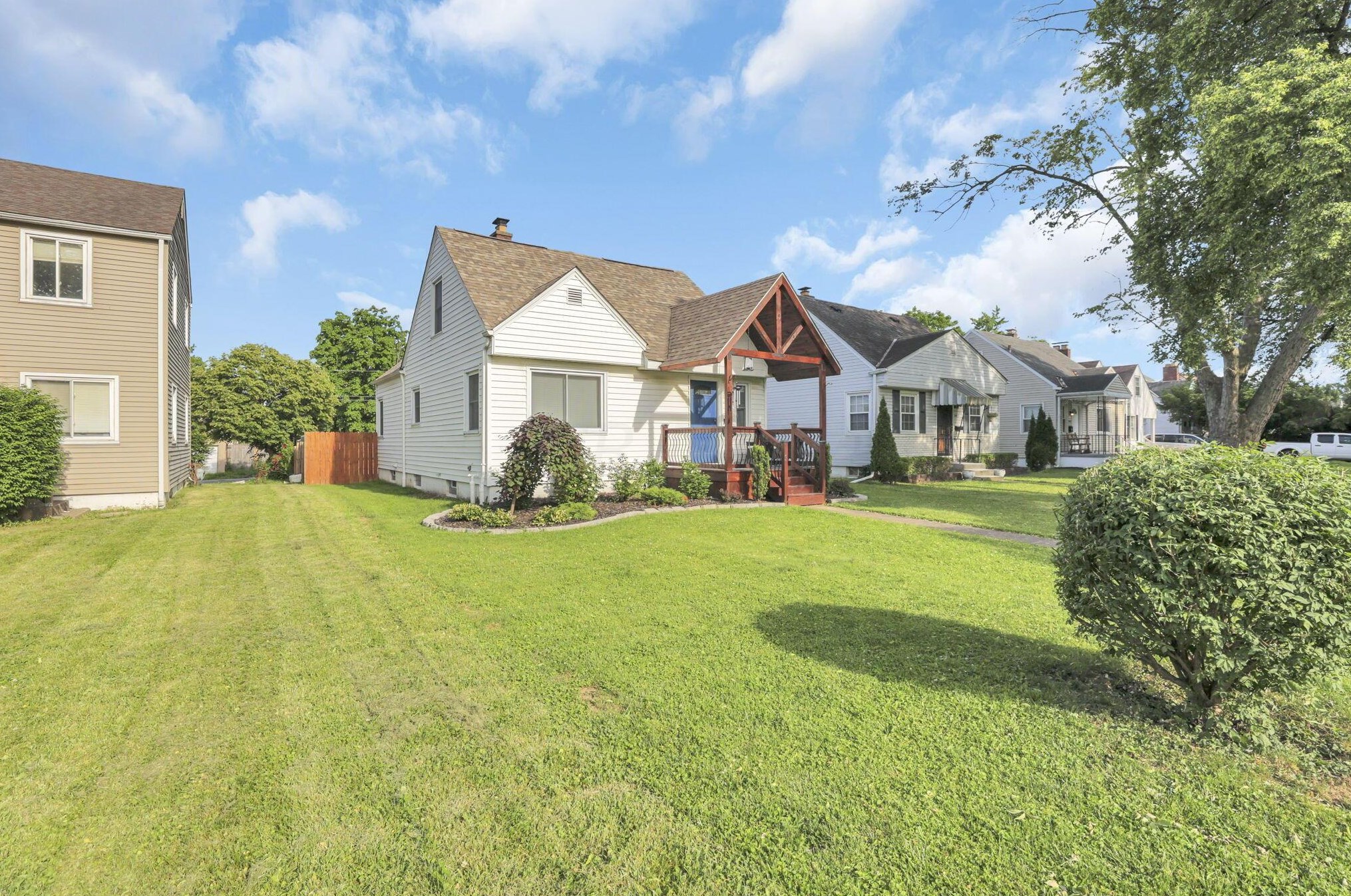 892 Wiltshire Rd, Columbus OH 43204-2341 exterior