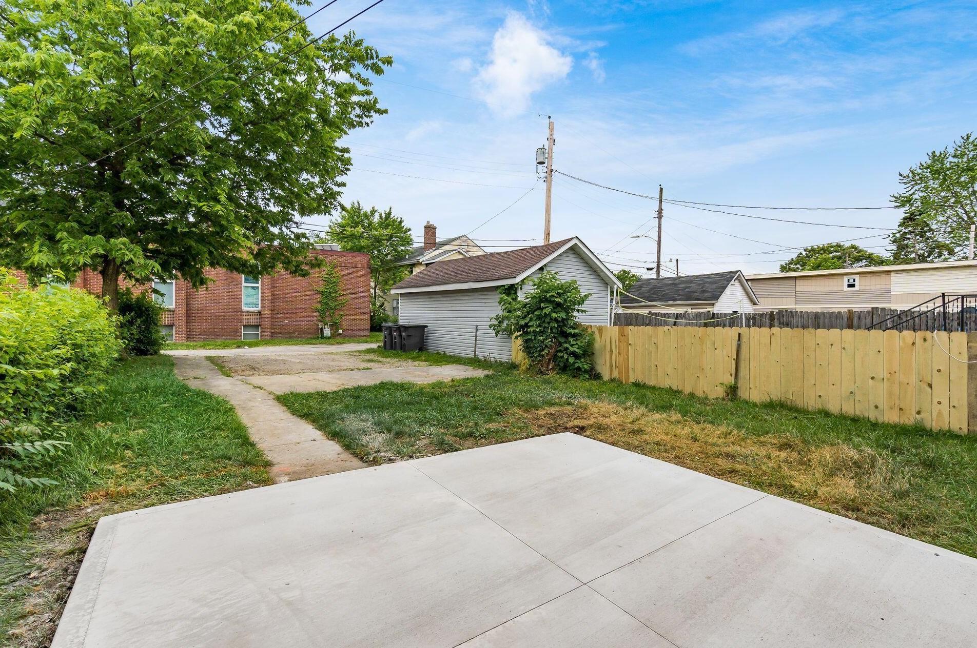 859 Whittier St, Columbus OH  43206-1582 exterior