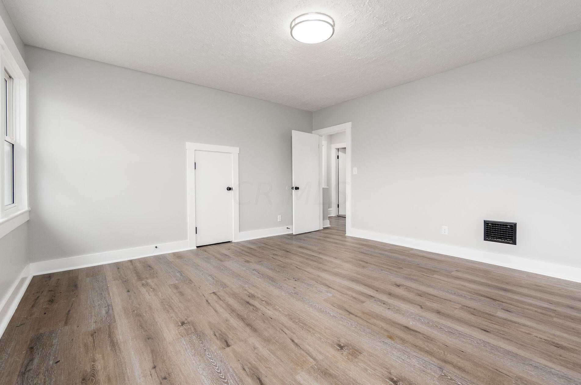 859 Whittier St, Columbus OH  43206-1582 exterior