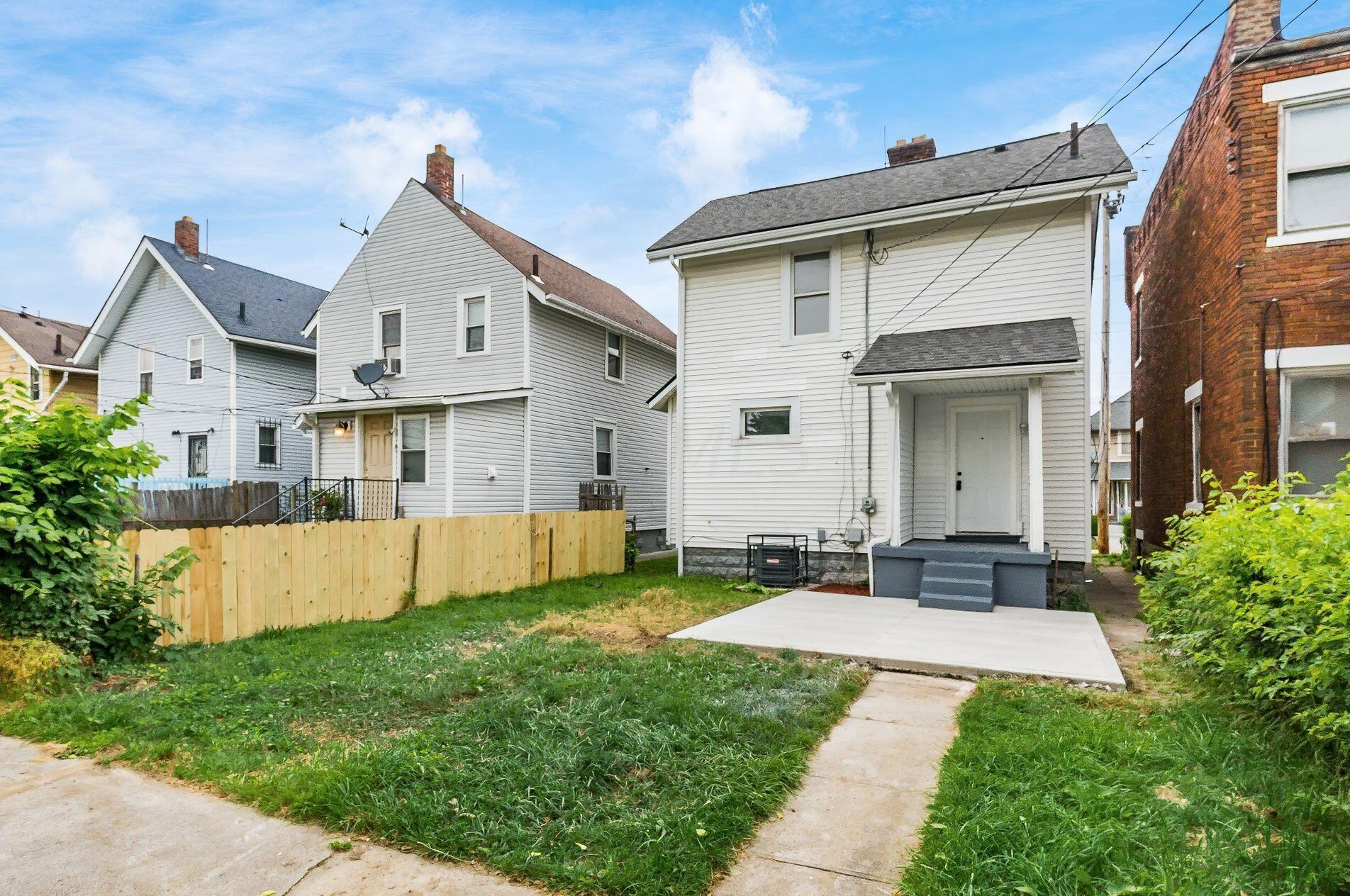 859 Whittier St, Columbus OH  43206-1582 exterior