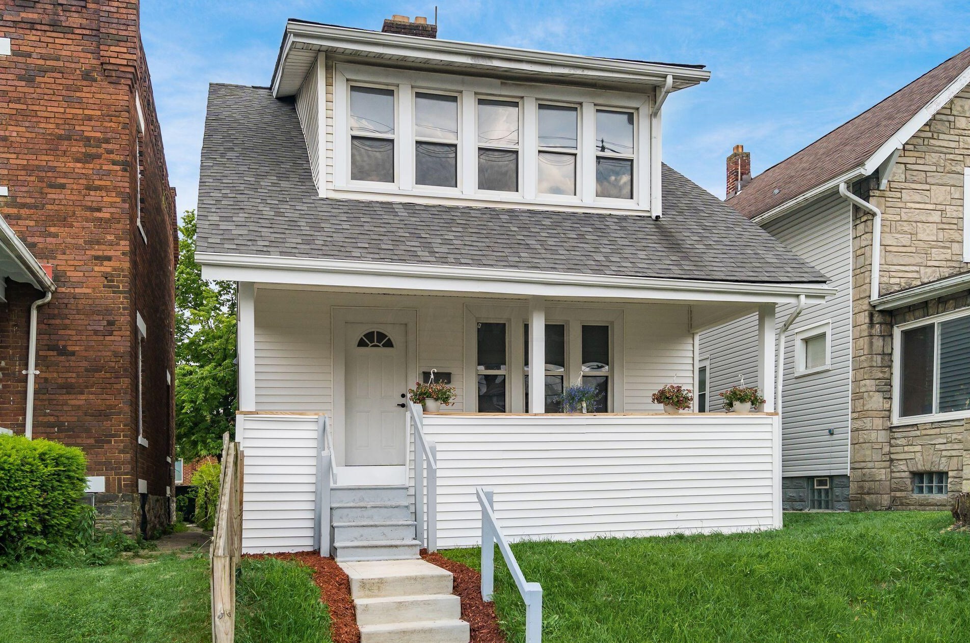 859 Whittier St, Columbus OH  43206-1582 exterior