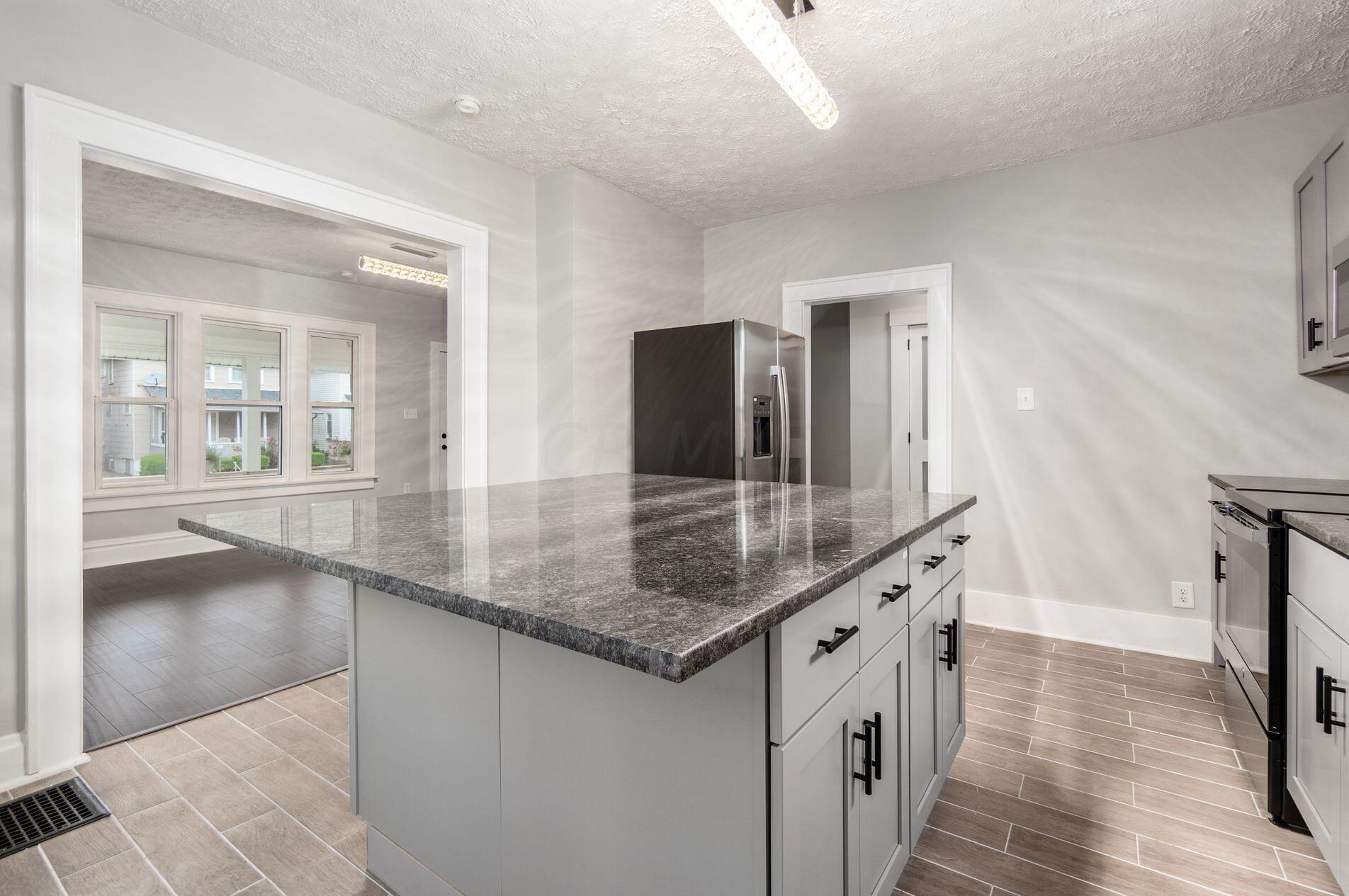 859 Whittier St, Columbus OH  43206-1582 exterior