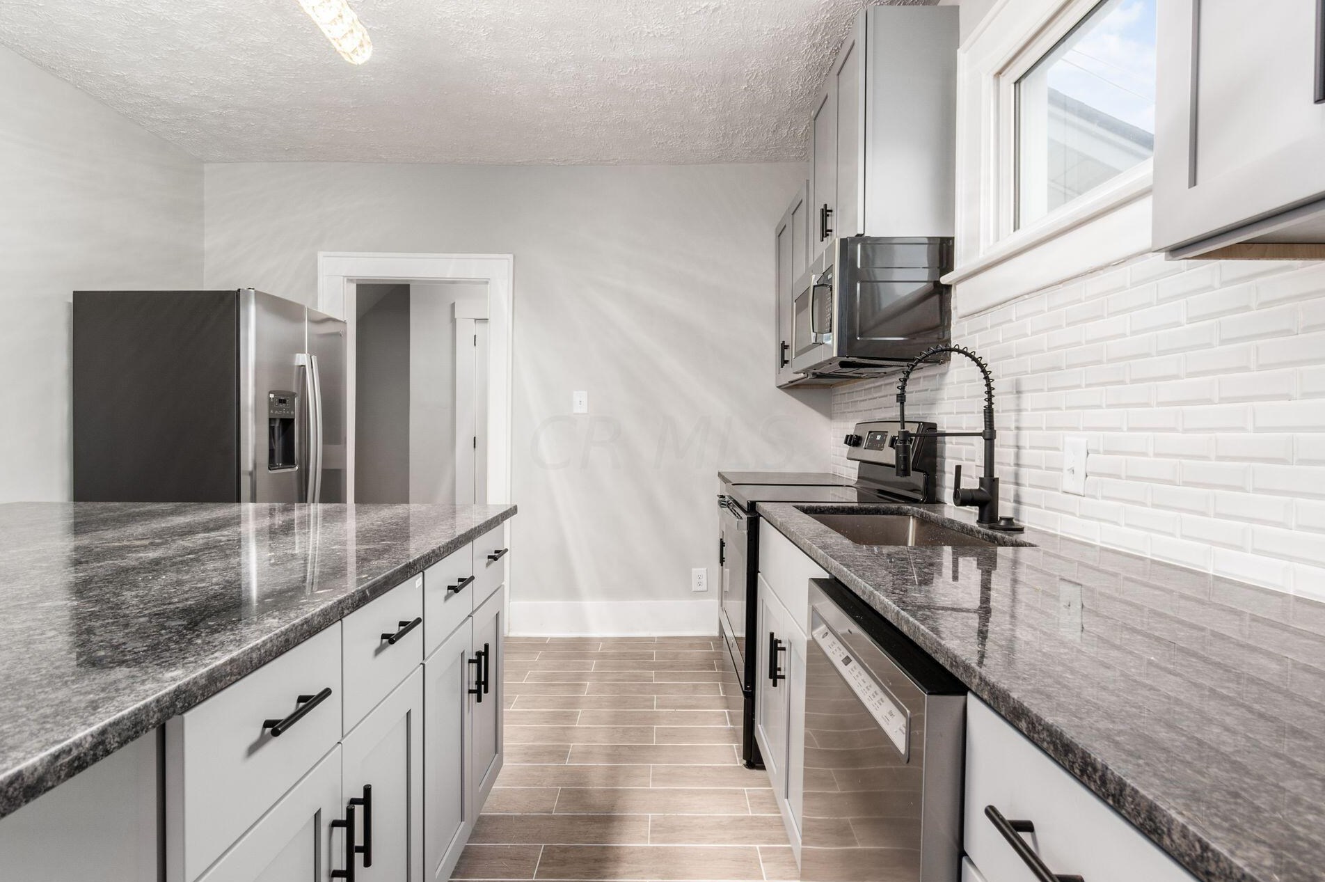 859 Whittier St, Columbus OH  43206-1582 exterior