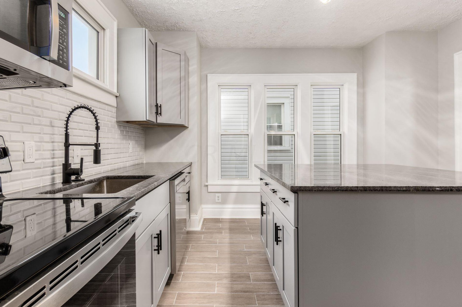 859 Whittier St, Columbus OH  43206-1582 exterior