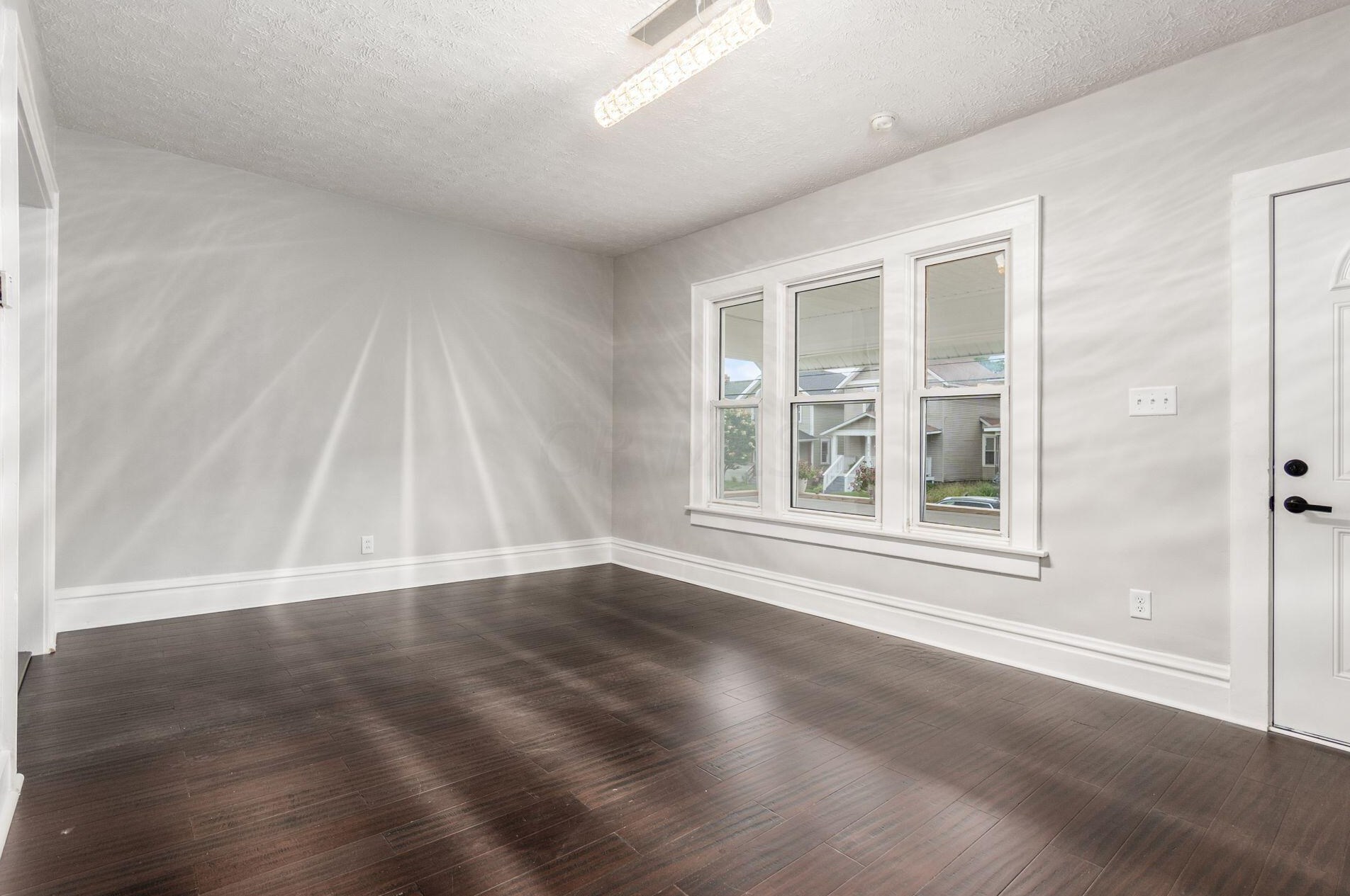 859 Whittier St, Columbus OH  43206-1582 exterior