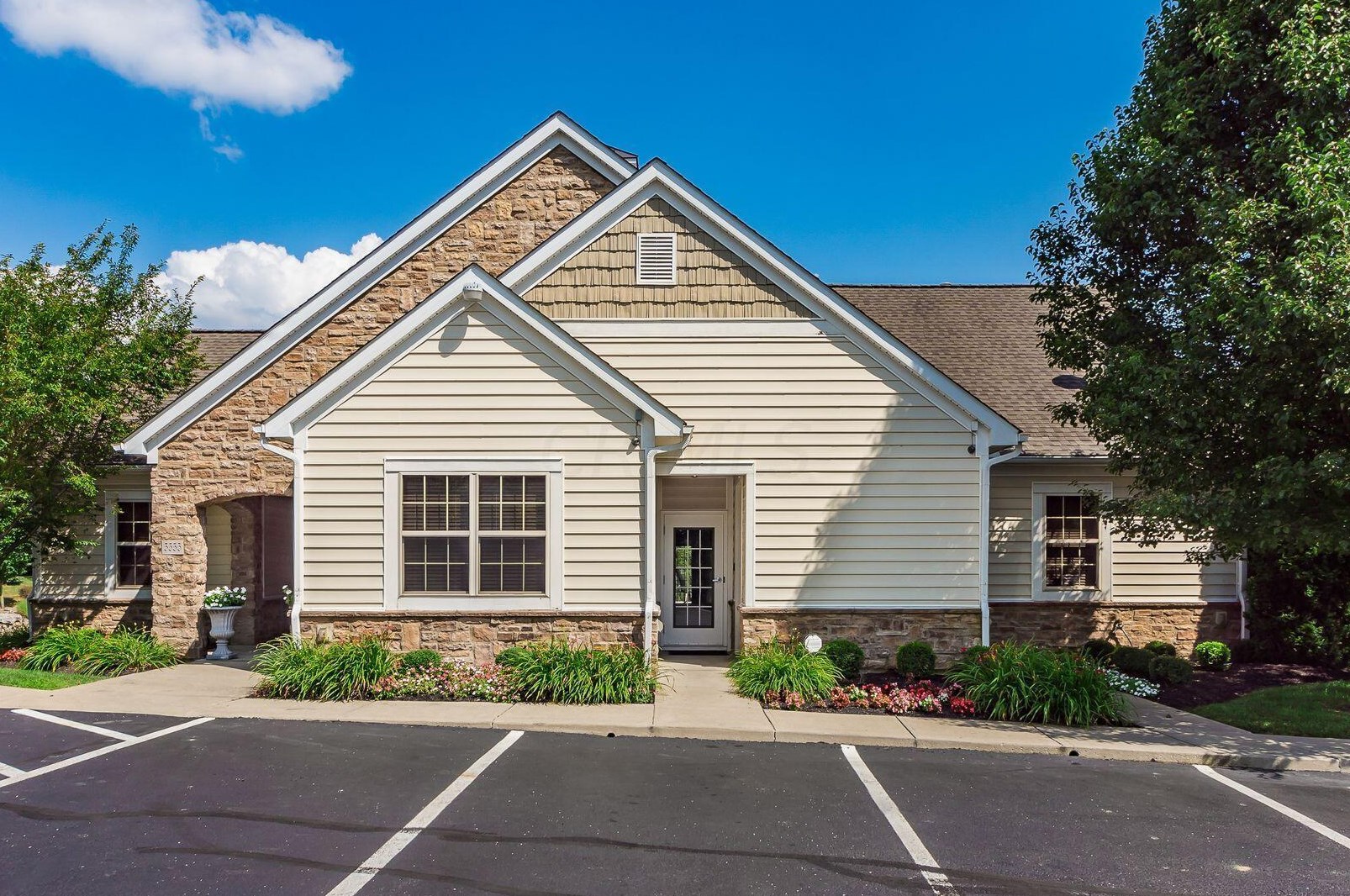 5657 Slater Rdg, Hilliard OH  43026-7477 exterior