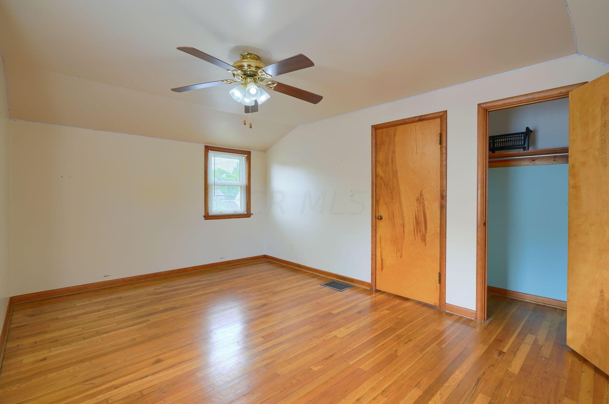 1029 Dunedin Rd, Columbus OH  43224-3303 exterior