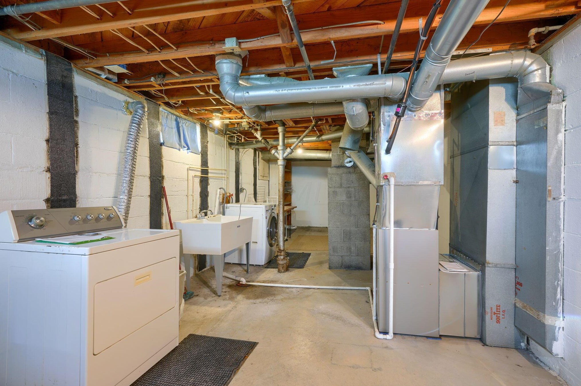 1029 Dunedin Rd, Columbus OH  43224-3303 exterior