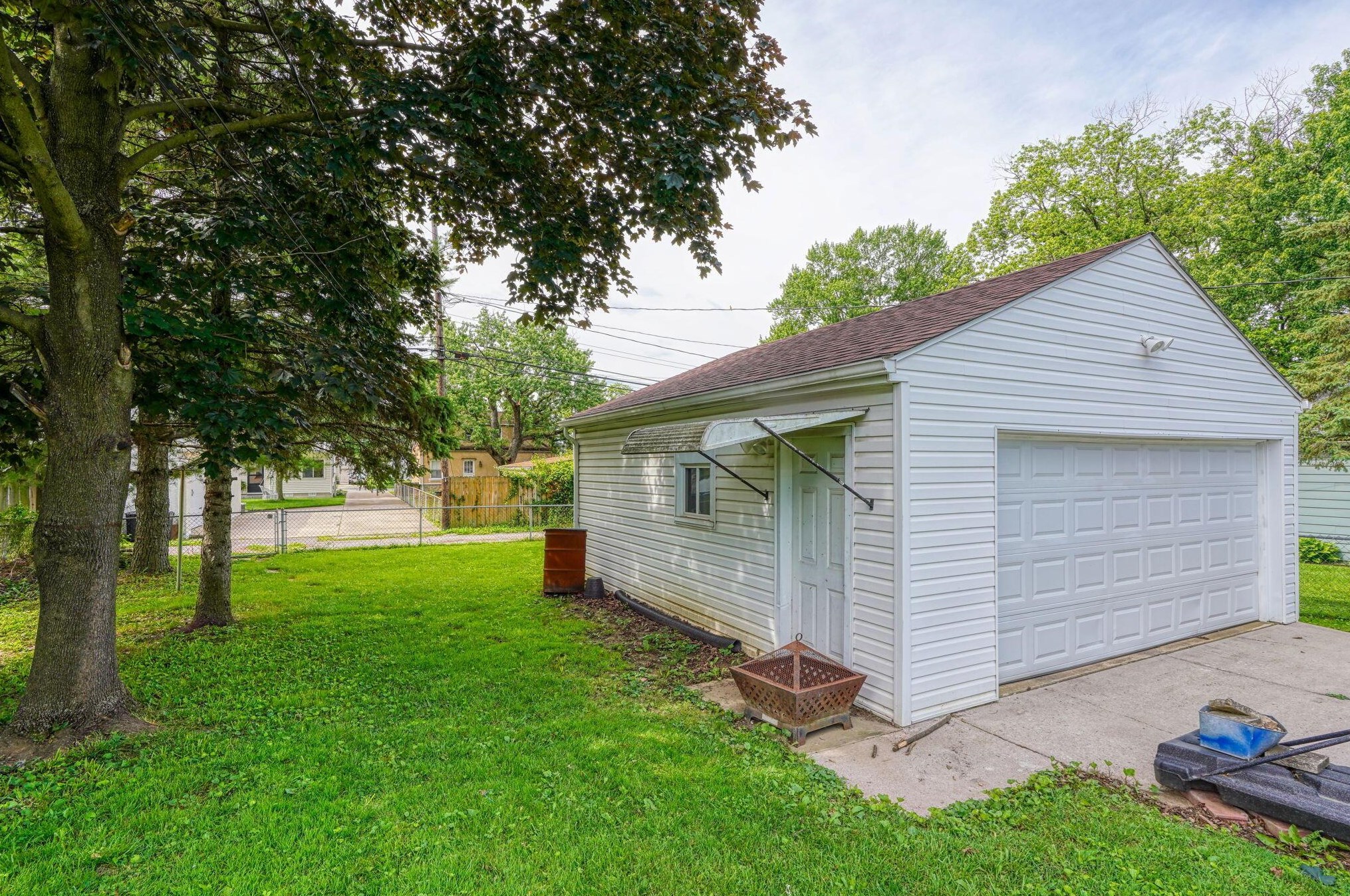 1029 Dunedin Rd, Columbus OH  43224-3303 exterior