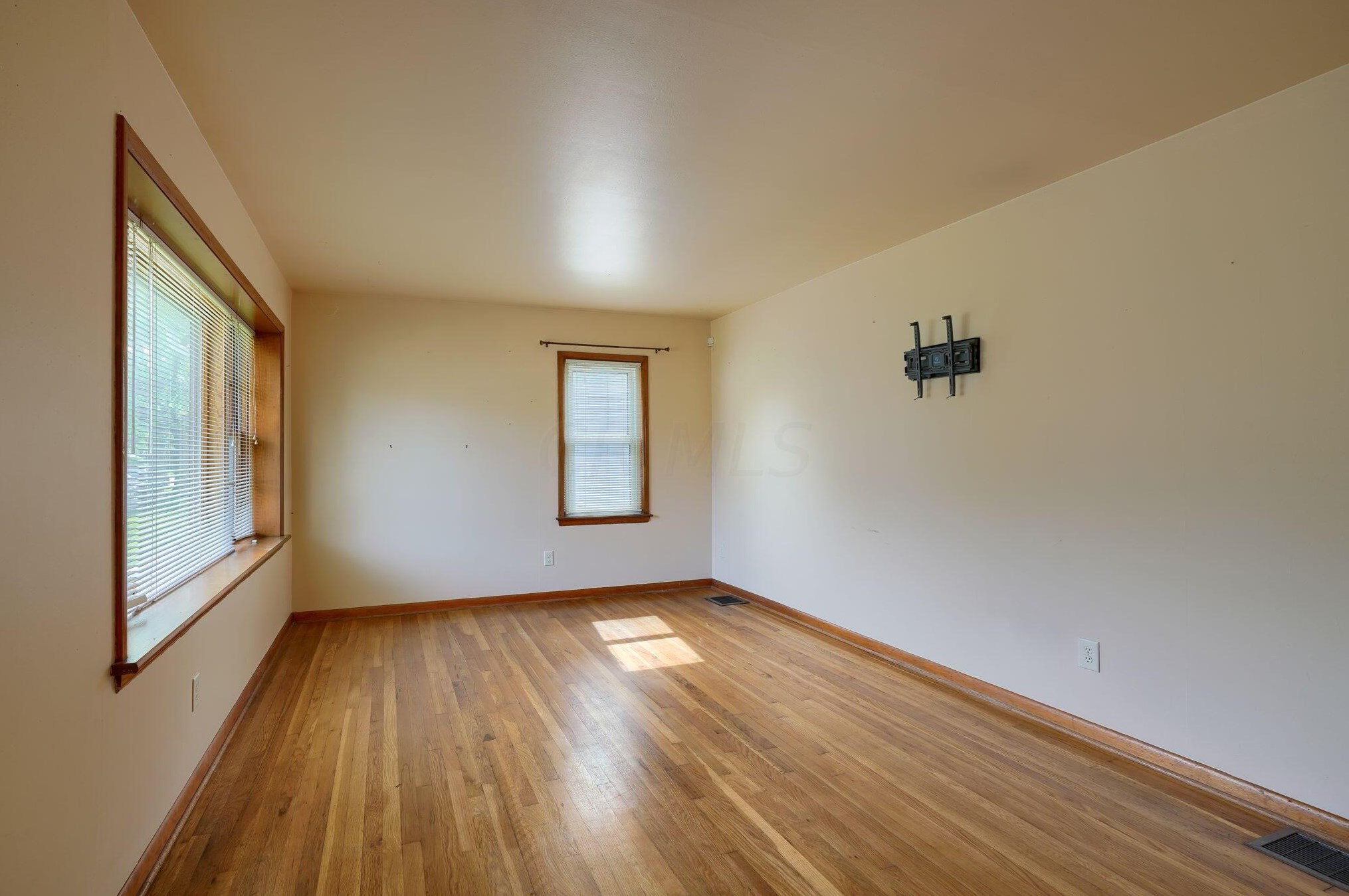 1029 Dunedin Rd, Columbus OH  43224-3303 exterior