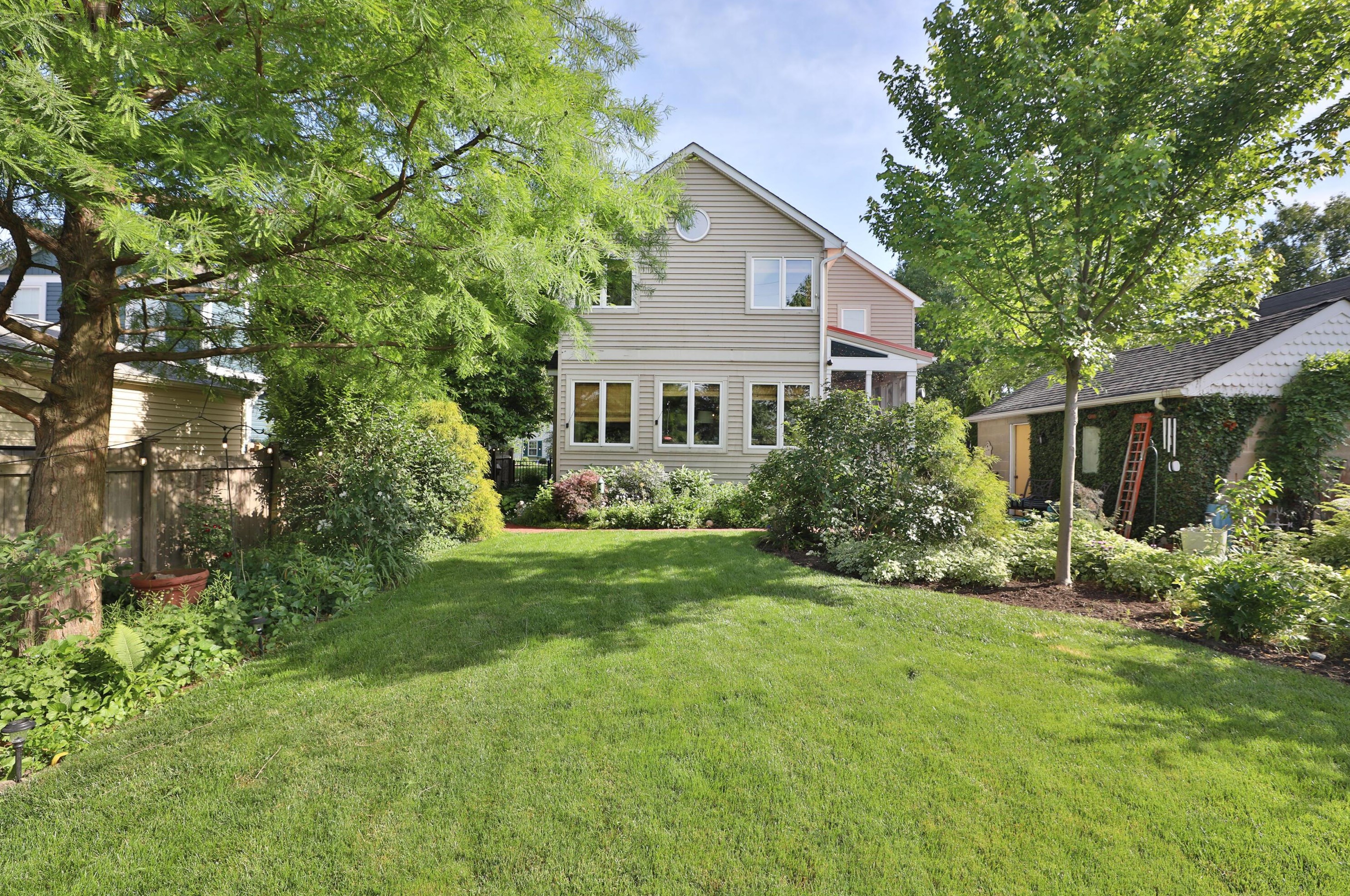 129 Schreyer Pl, Columbus OH  43214-2724 exterior