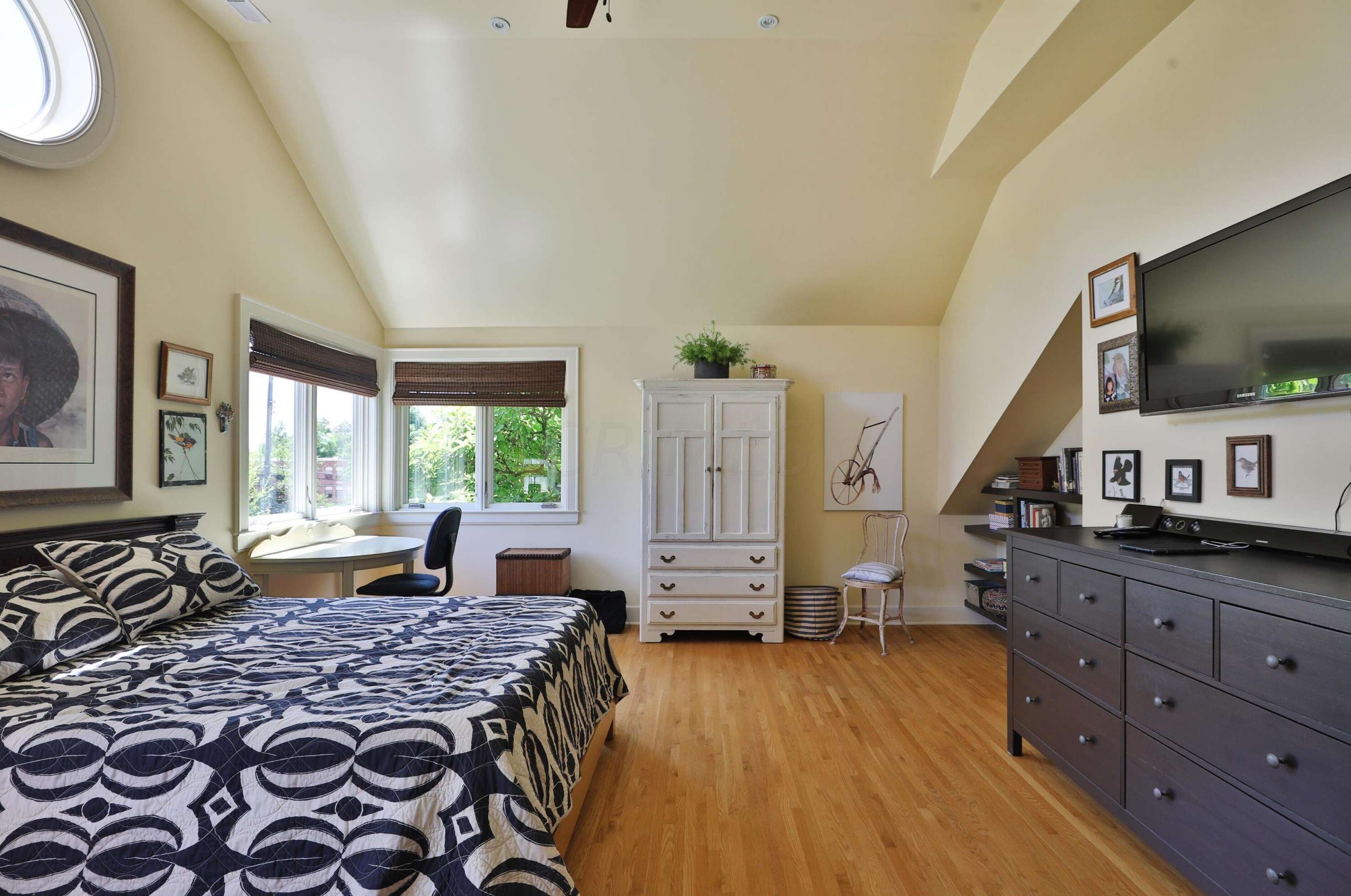 129 Schreyer Pl, Columbus OH  43214-2724 exterior