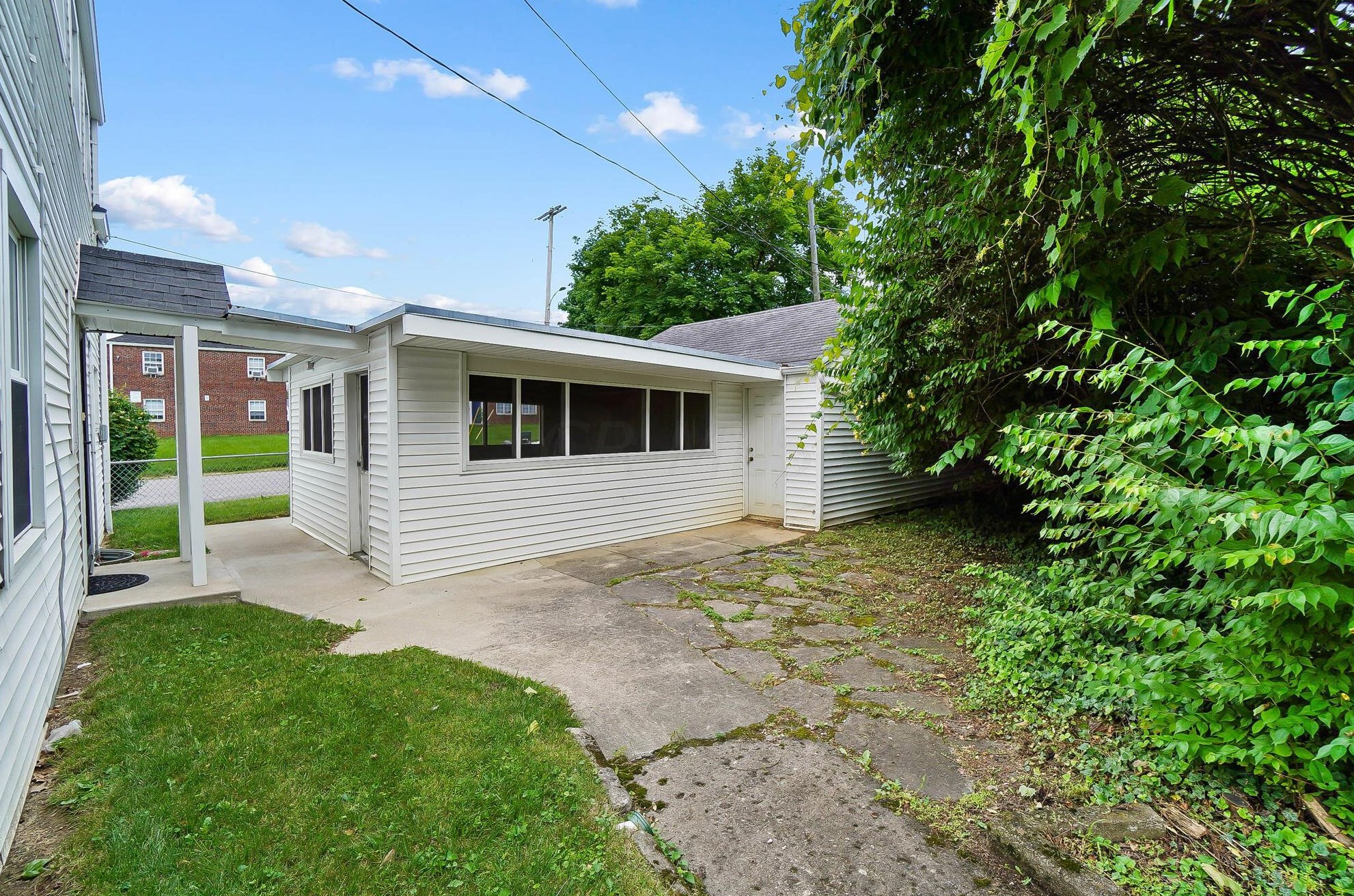 512 James Rd, Columbus OH  43213-2710 exterior